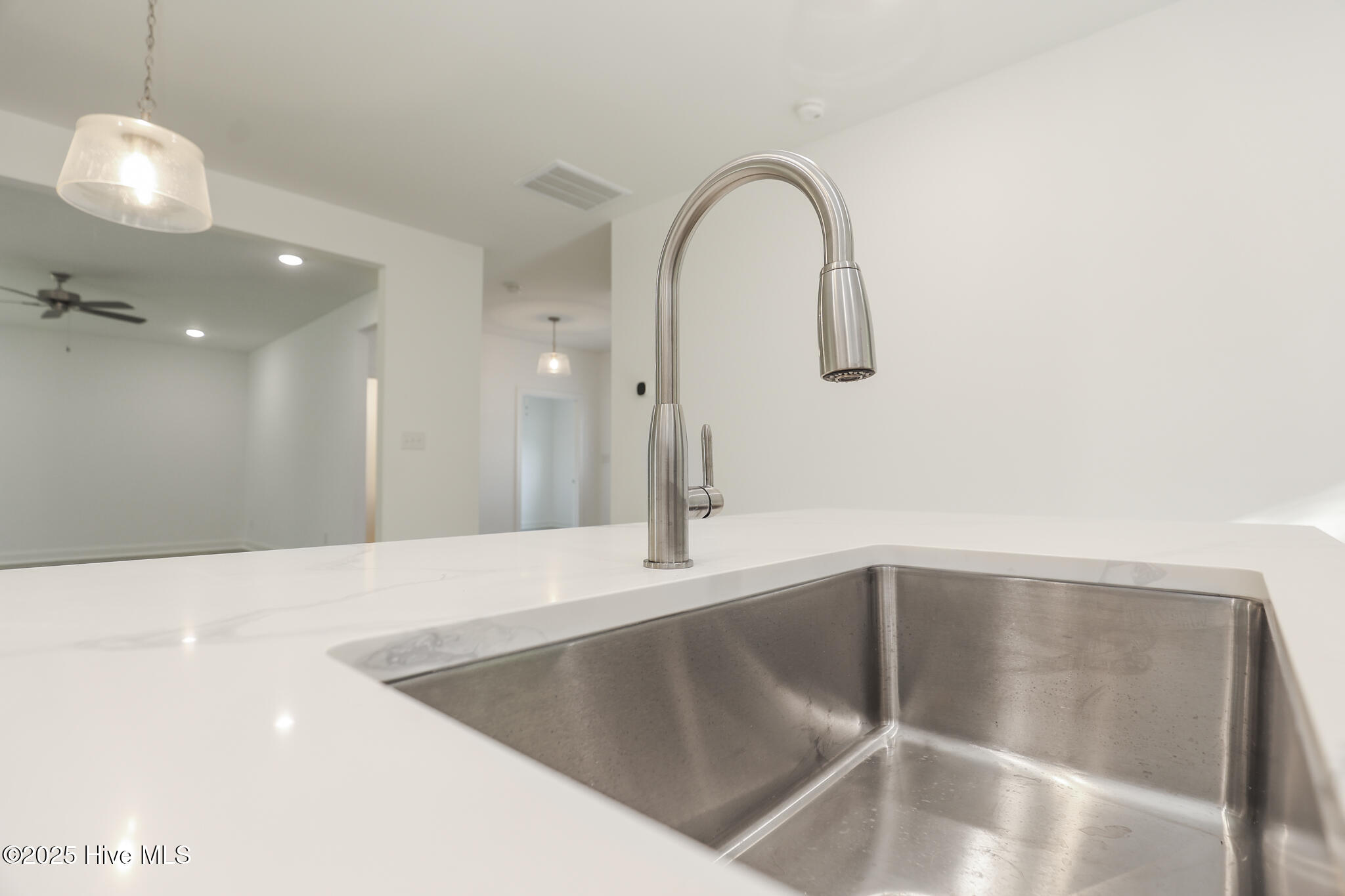 100553822 | Photo 22