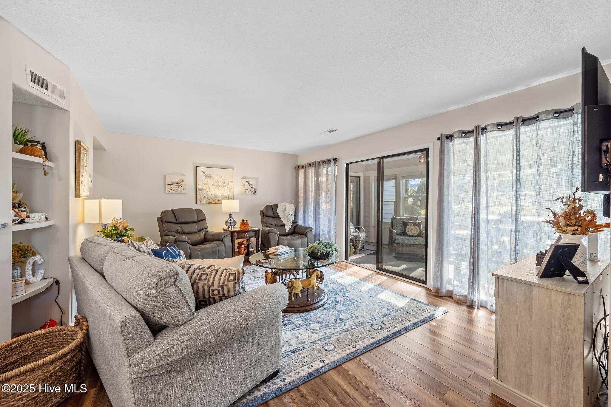 100537179 | Photo 22