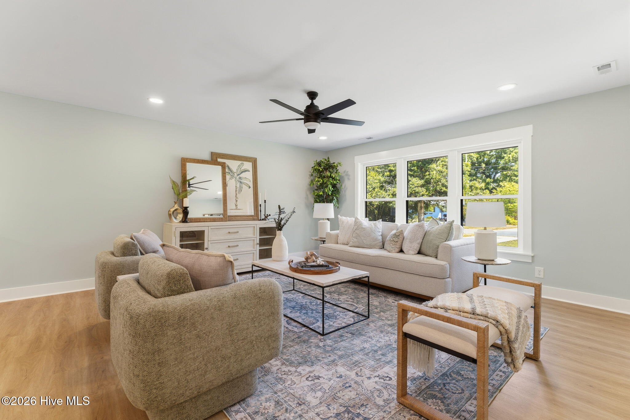 100569769 | Photo 11