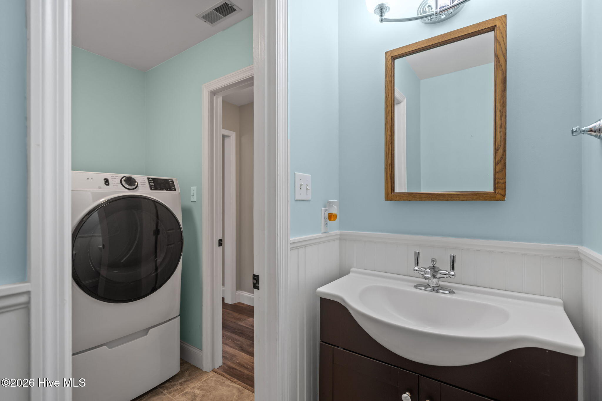 100554054 | Photo 43