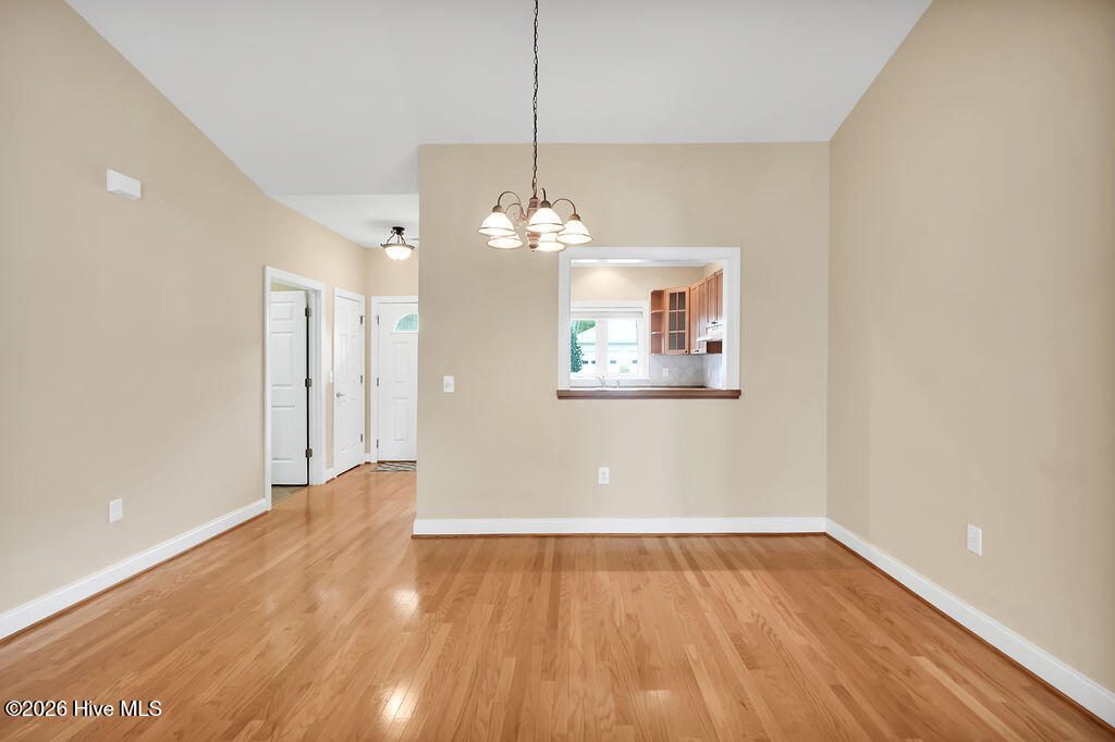 100565781 | Photo 12