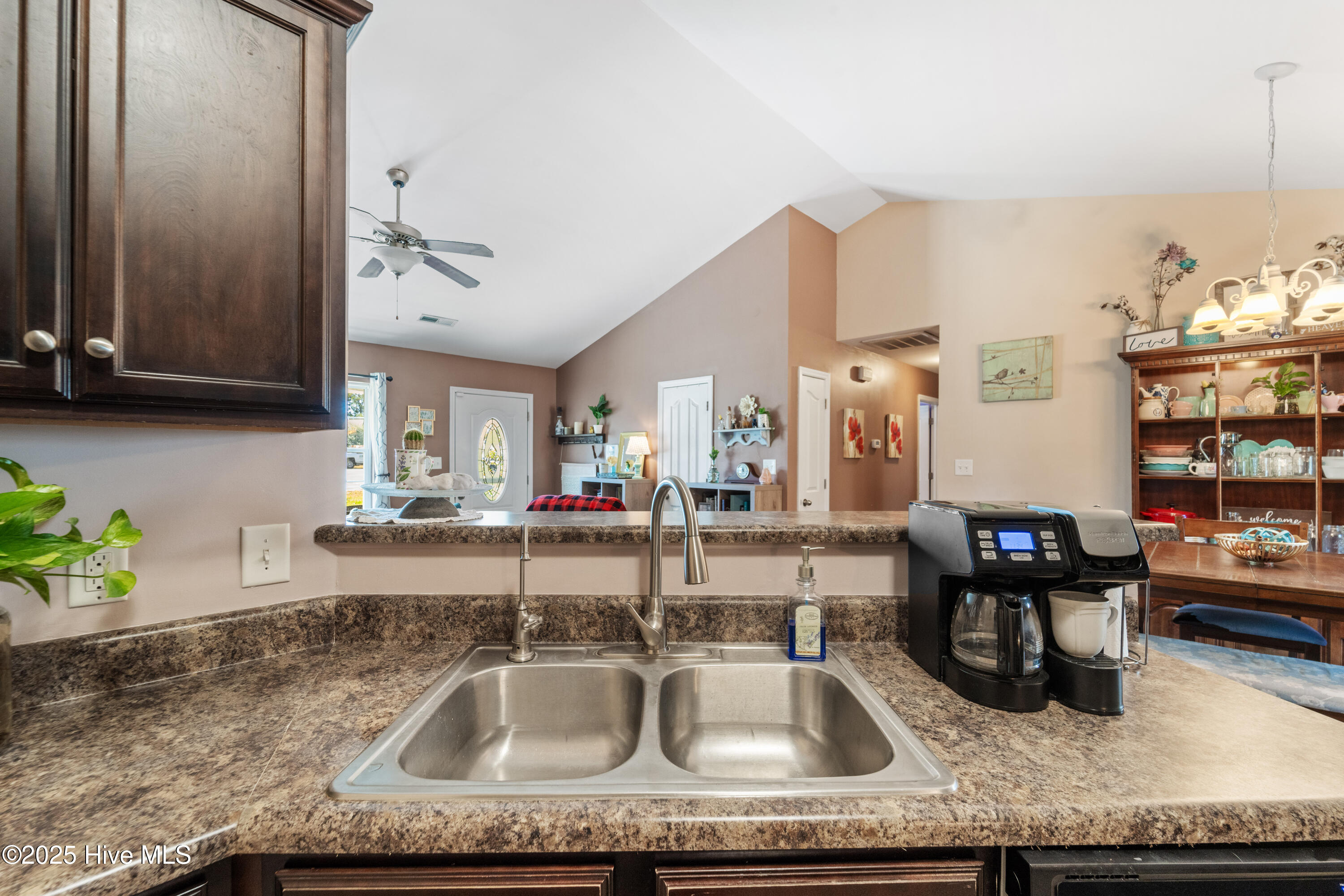 100542188 | Photo 17