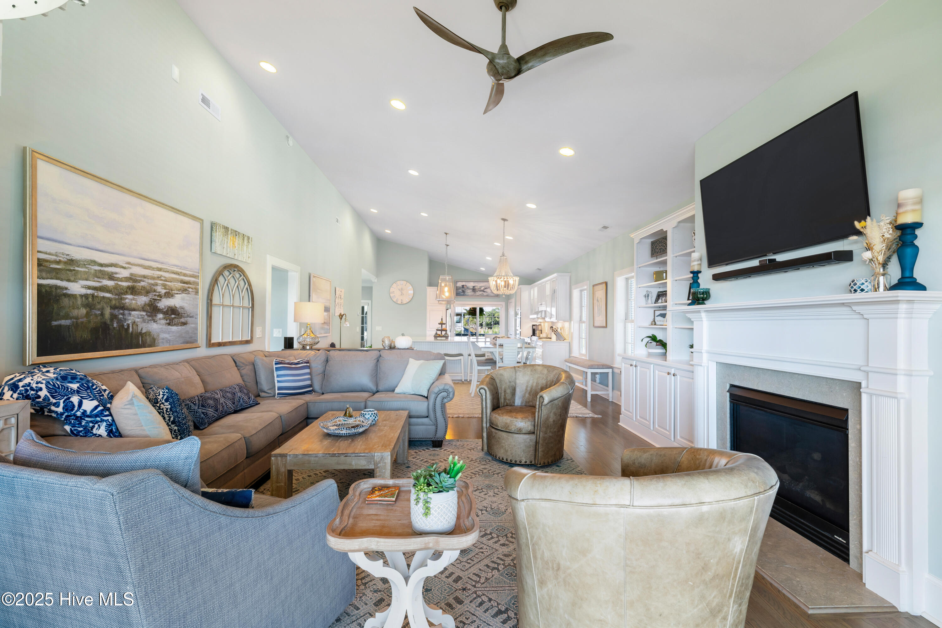 100541249 | Photo 51