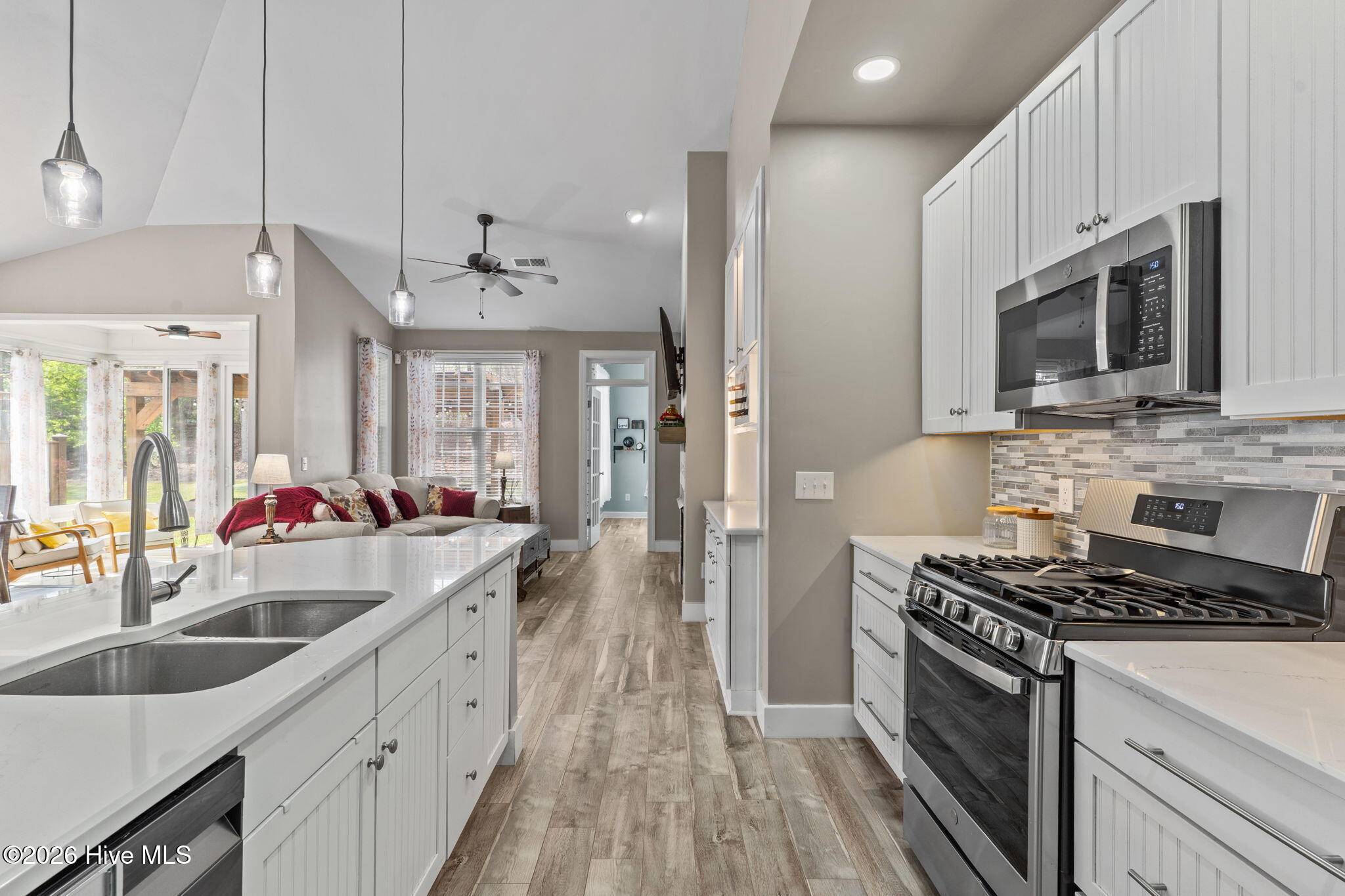 100562744 | Photo 21