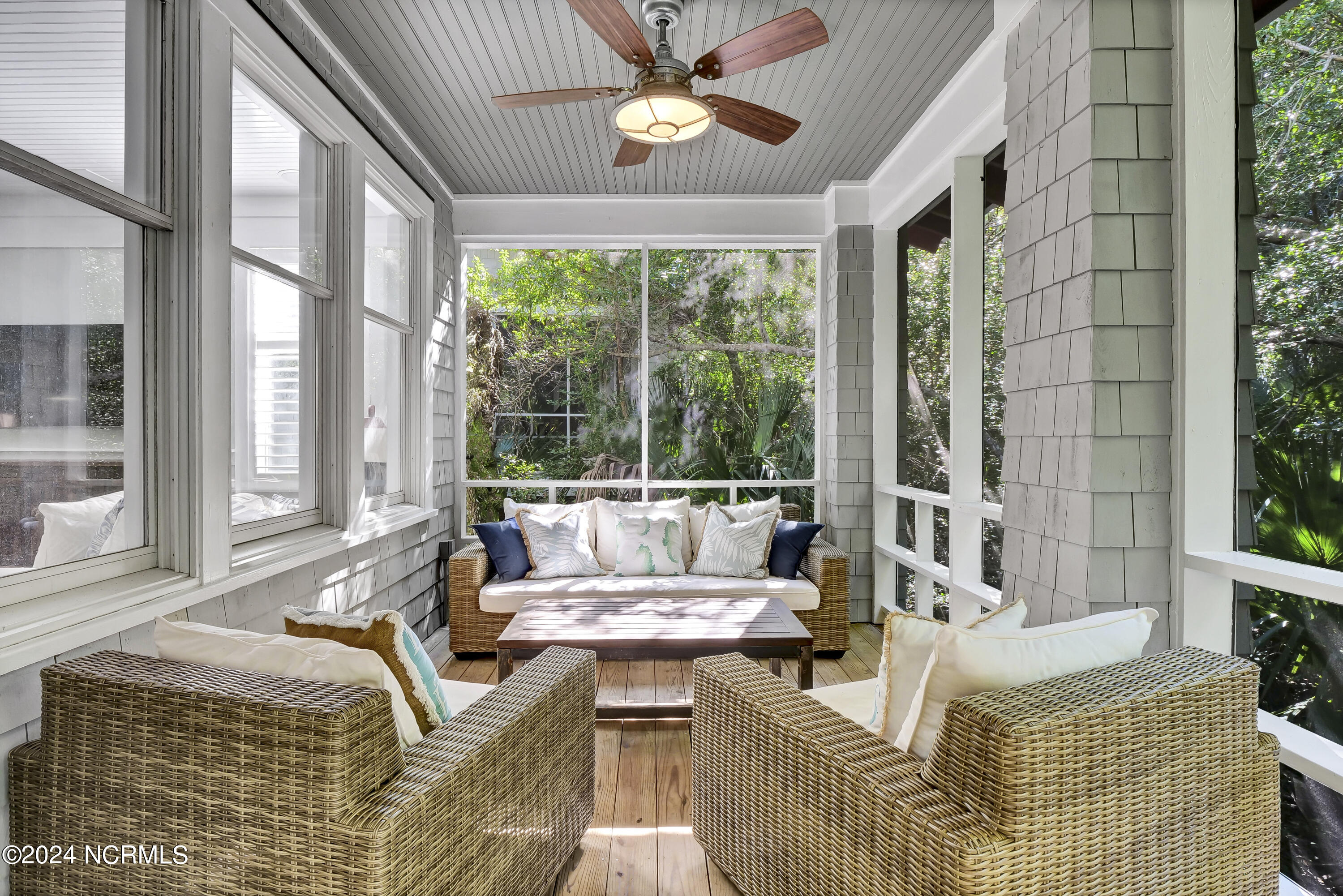 100468898 | Photo 40