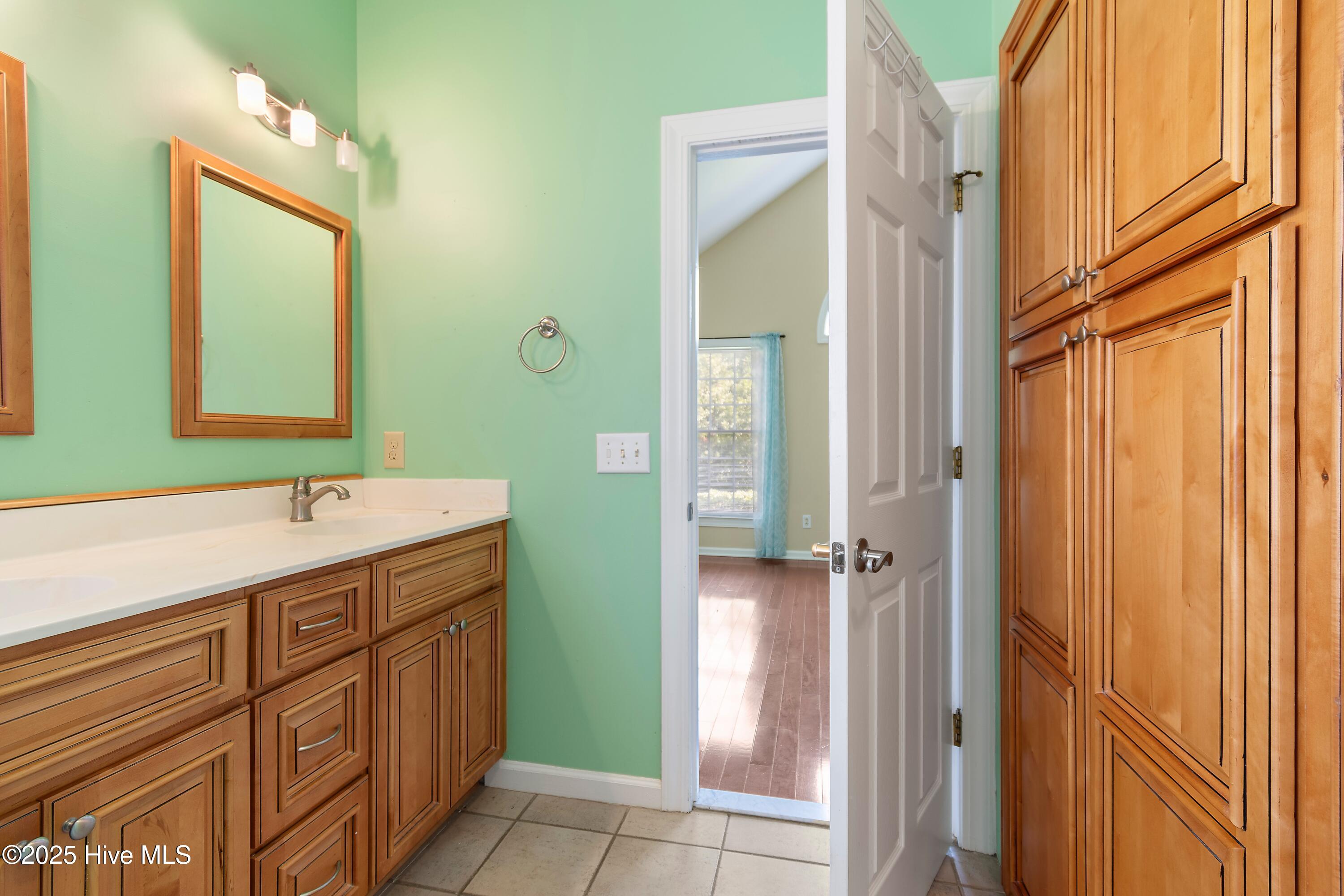 100535708 | Photo 27