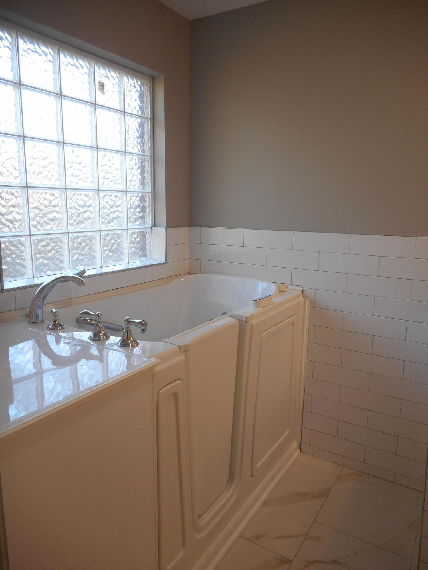 Walk-In Therapeutic Tub