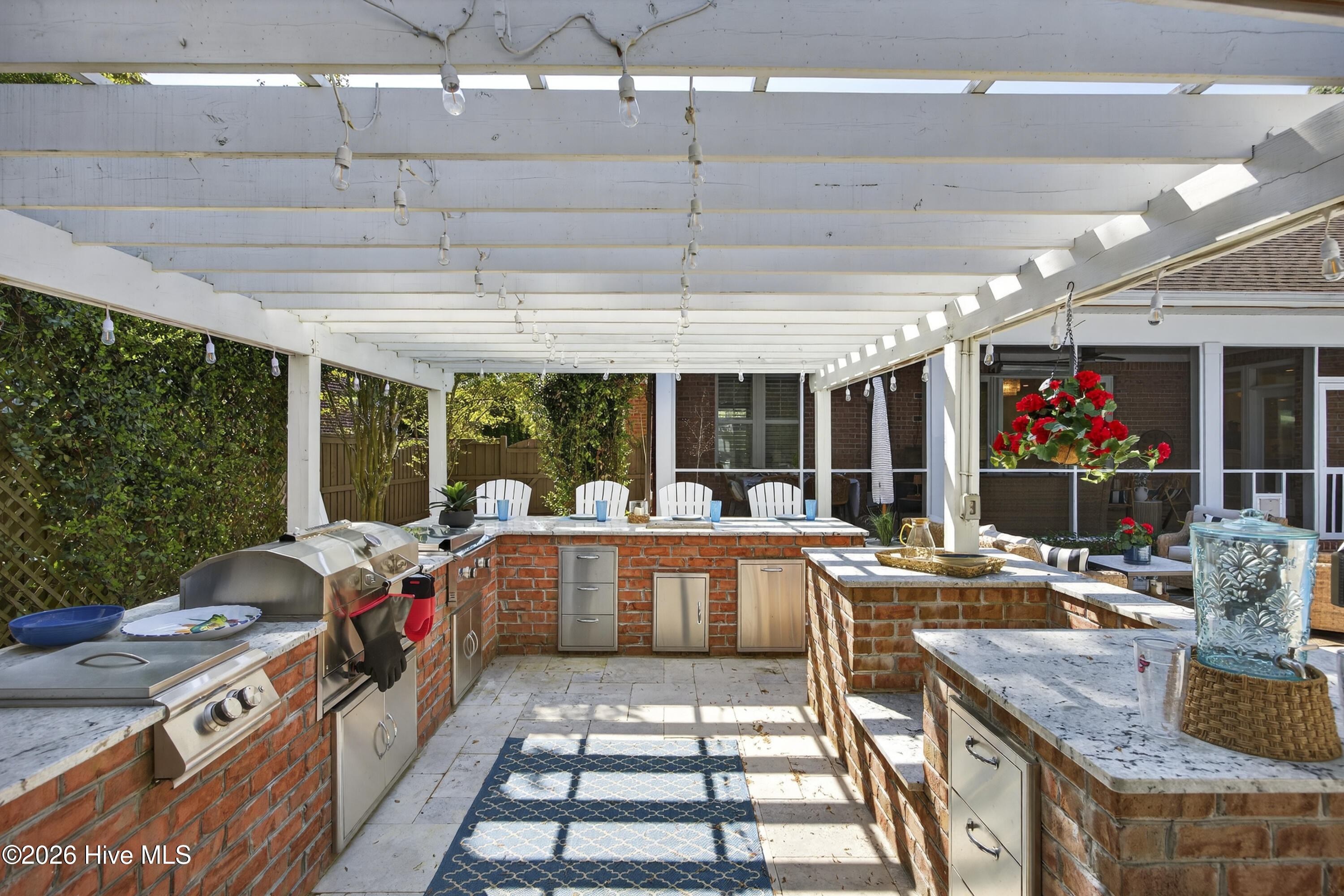 100564665 | Photo 44