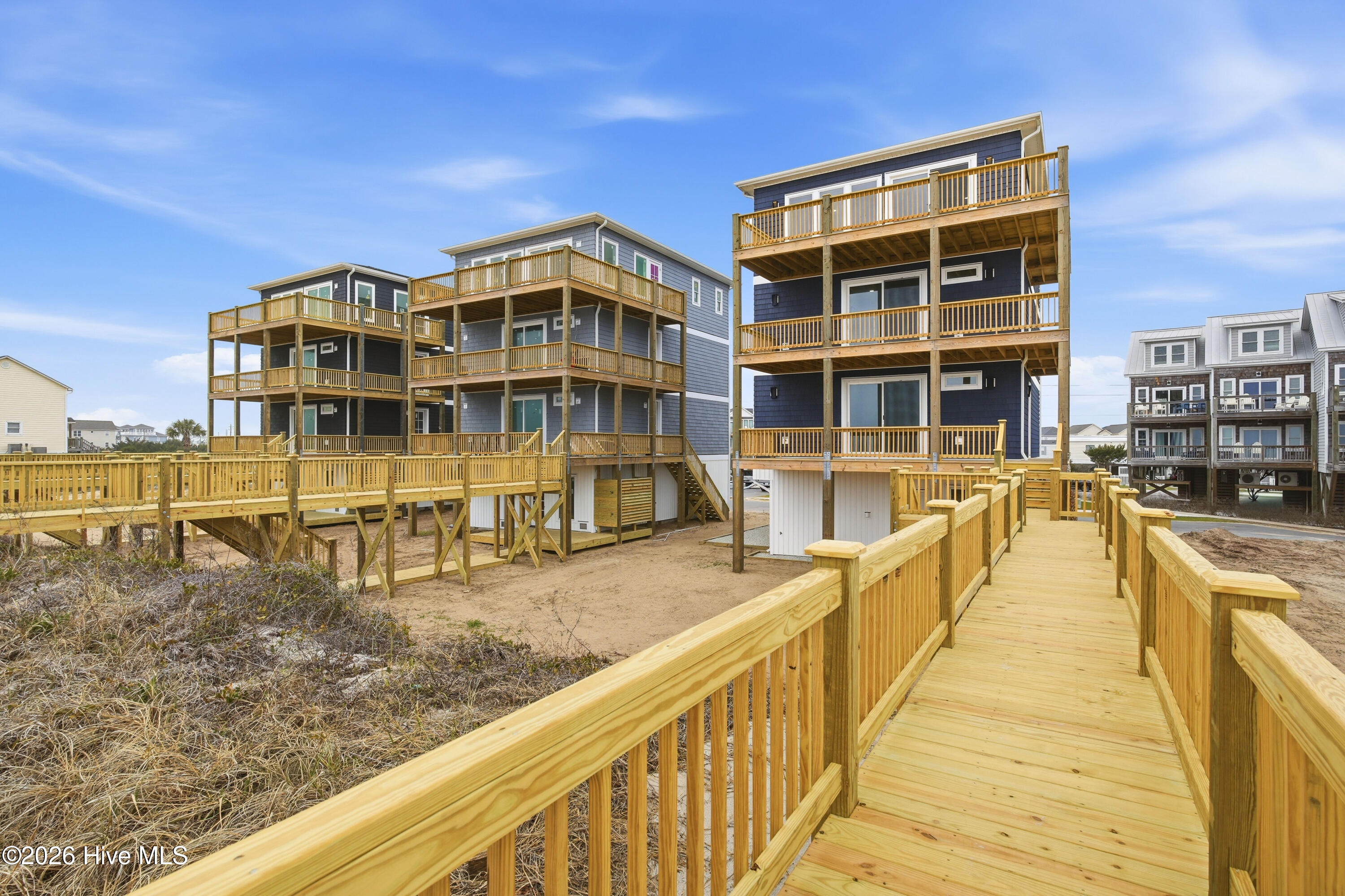 100508019 | Photo 49