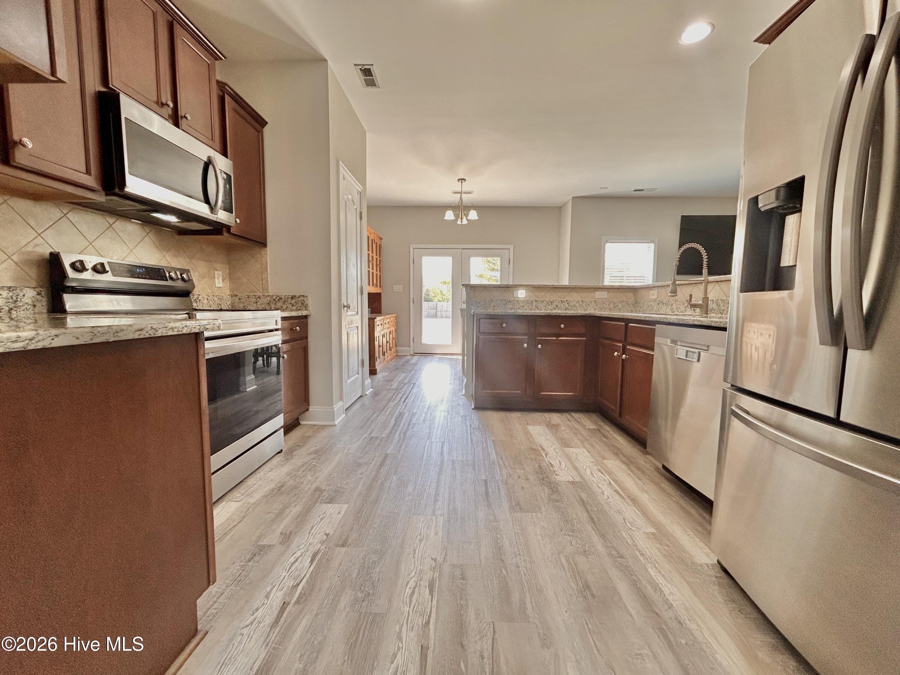 100564240 | Photo 18