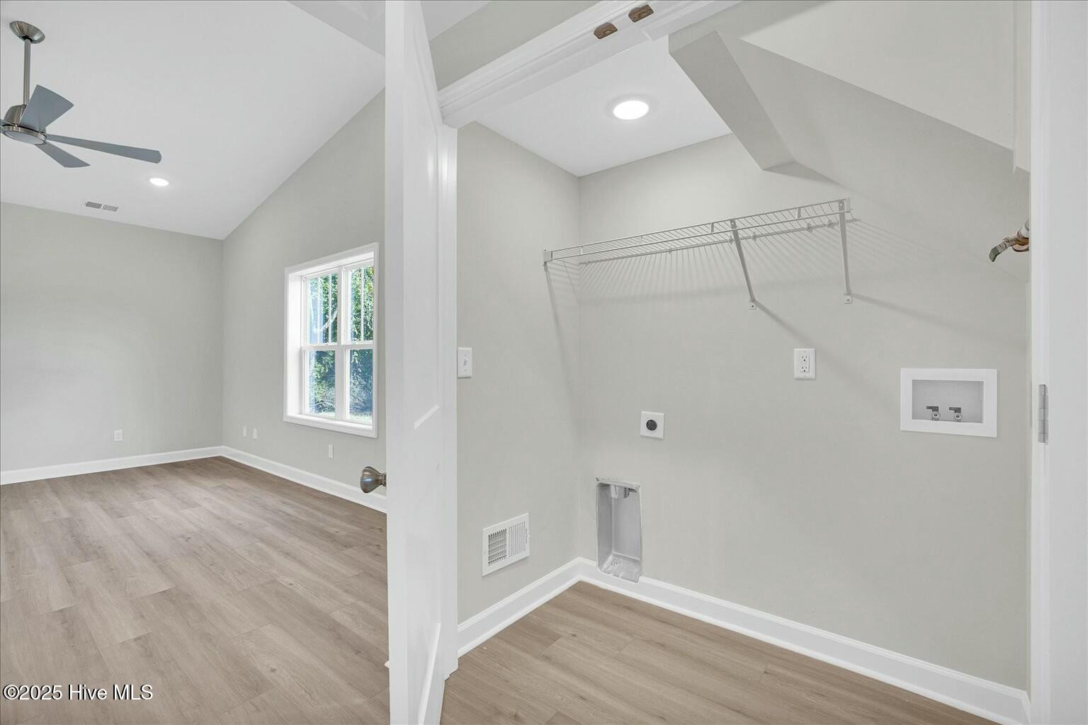 100484264 | Photo 23