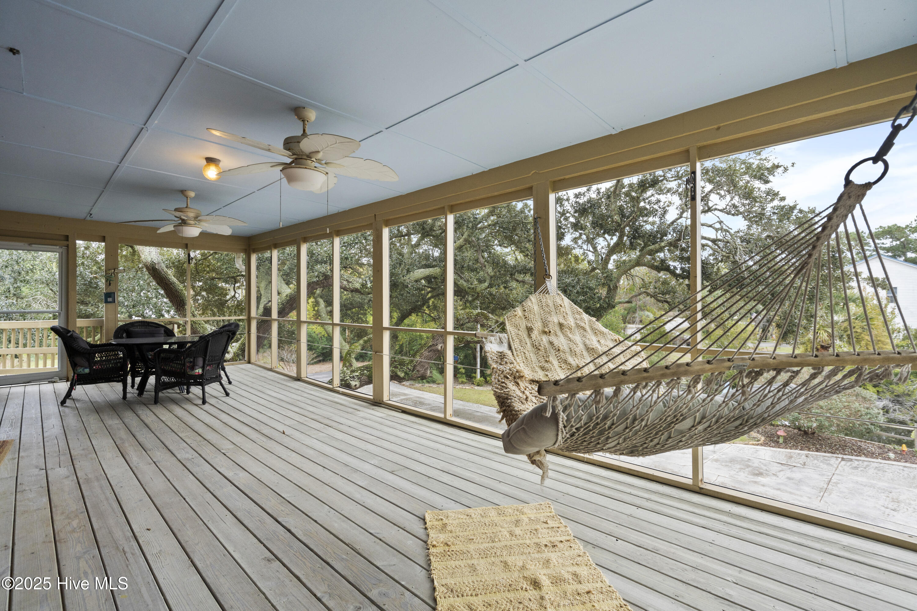 100540990 | Photo 75