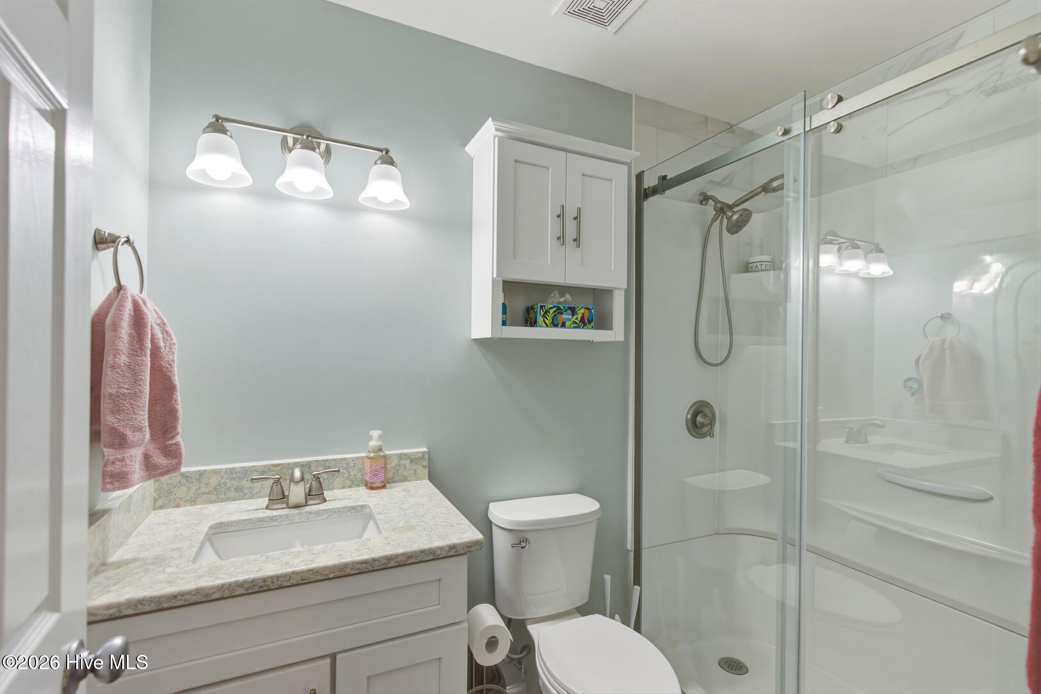 100562686 | Photo 25