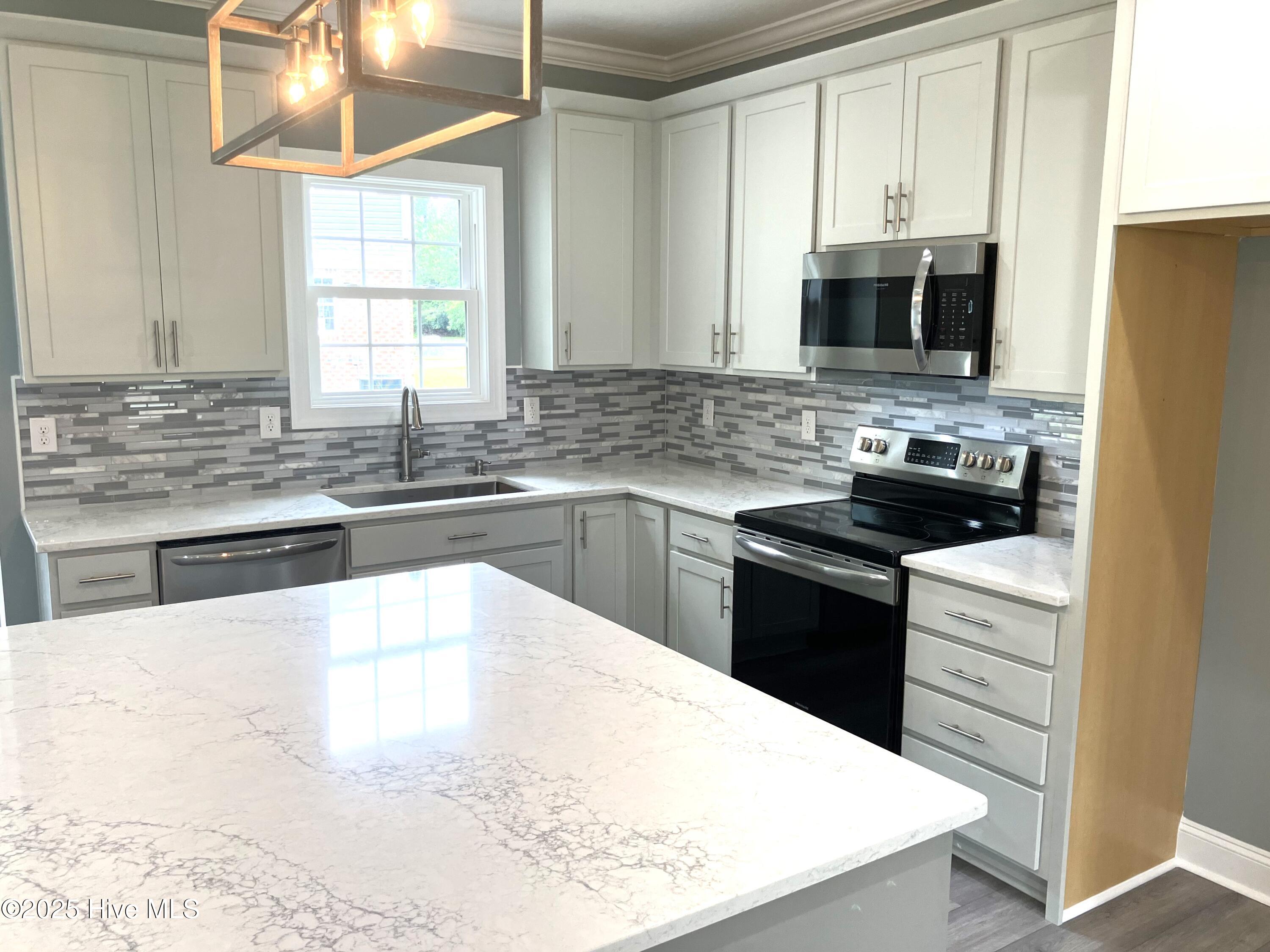 100514108 | Photo 13