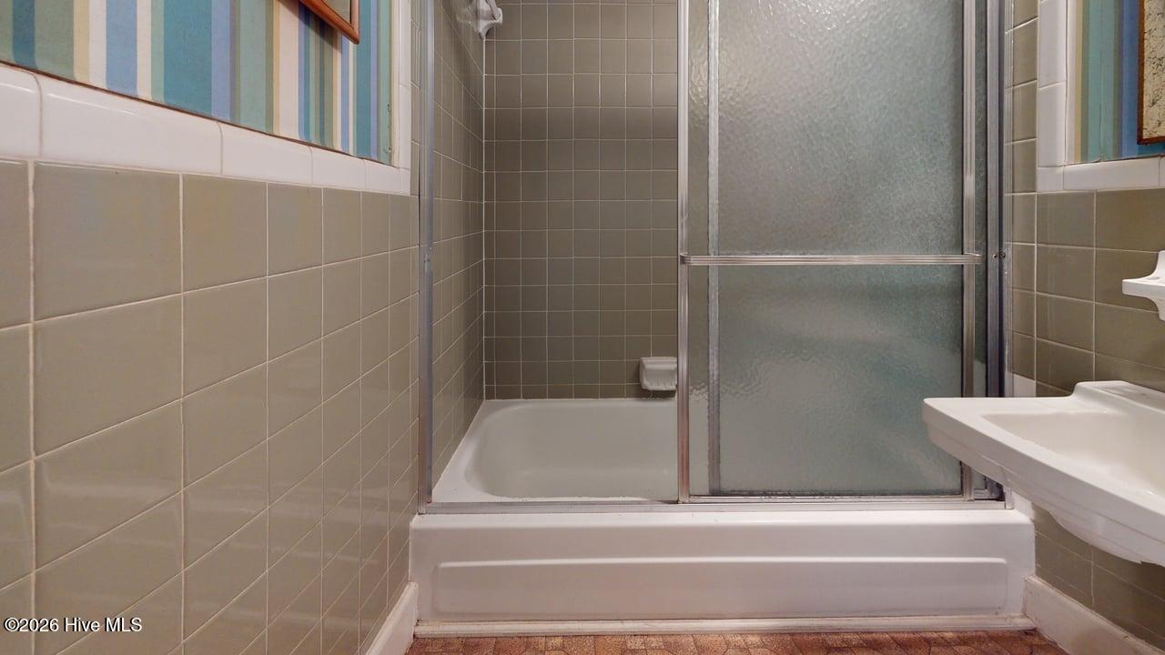 100557850 | Photo 14