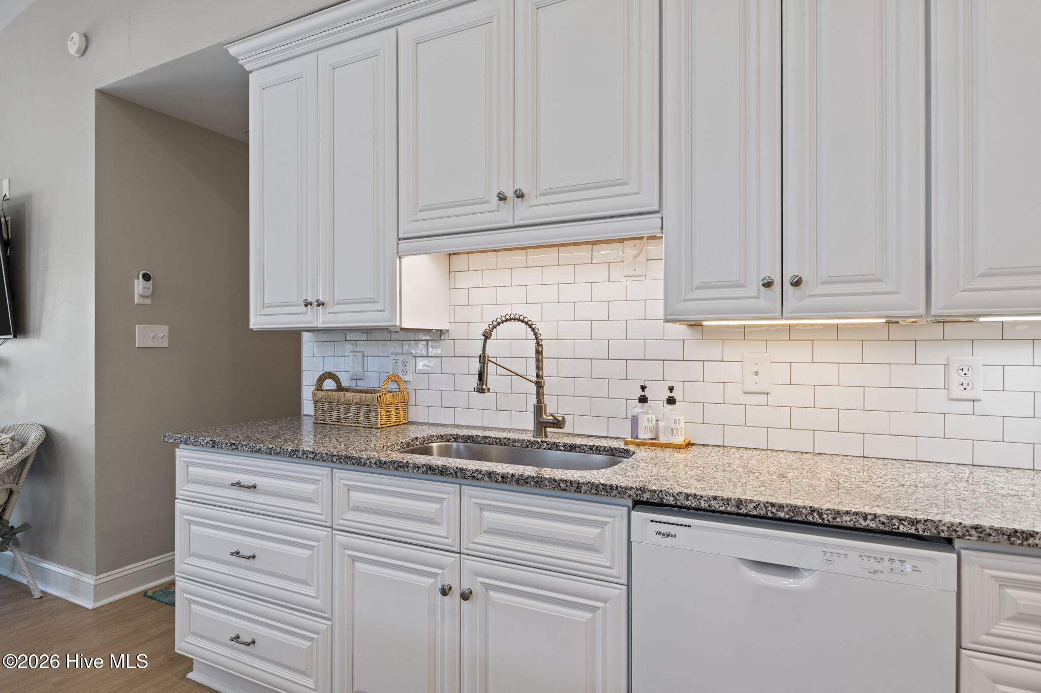 100568584 | Photo 21