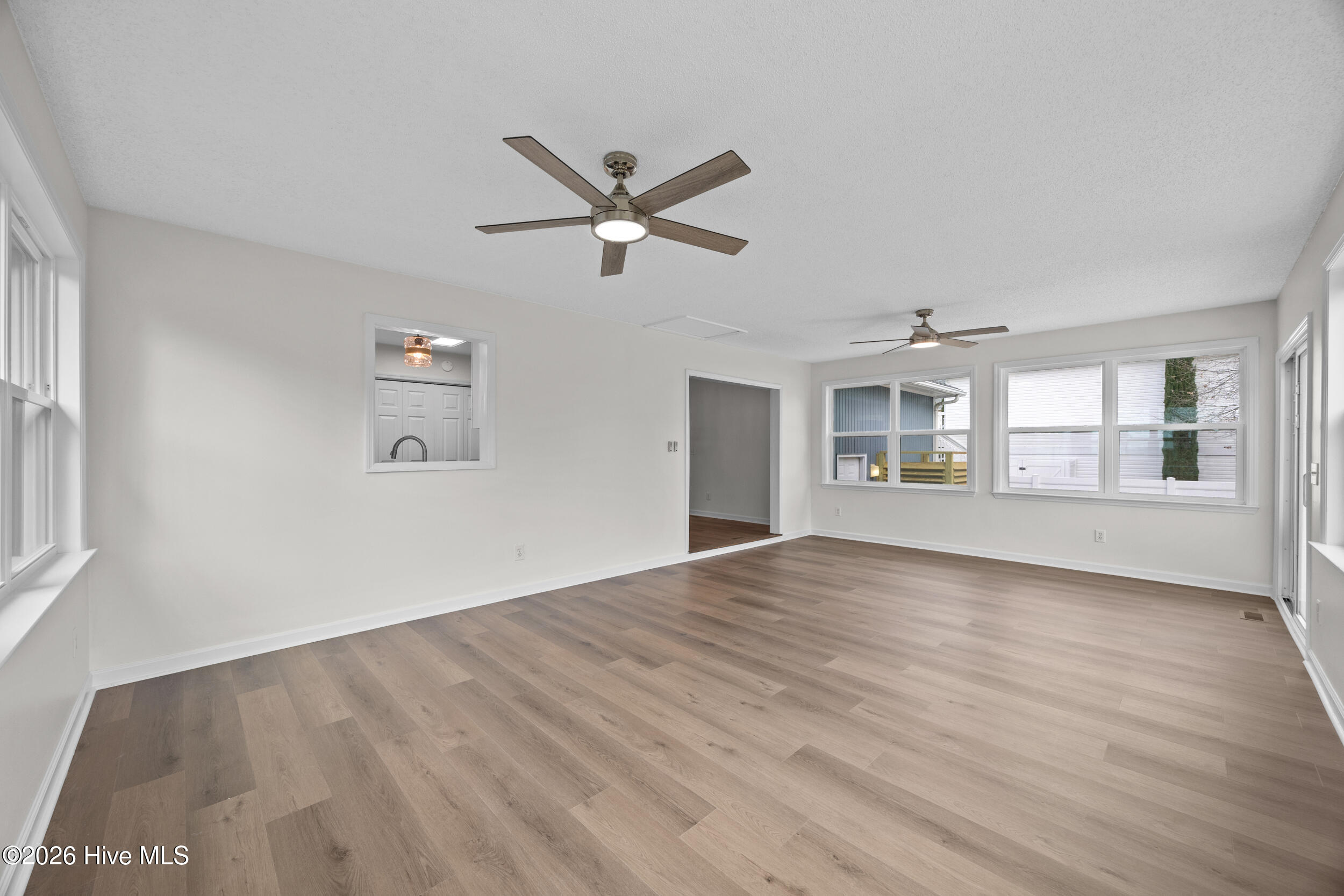 100559146 | Photo 27