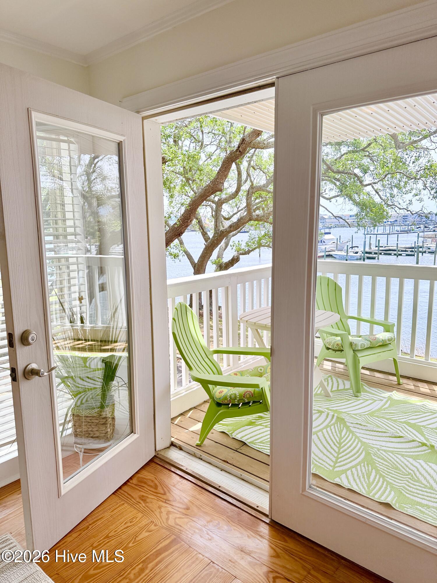 100570413 | Photo 47