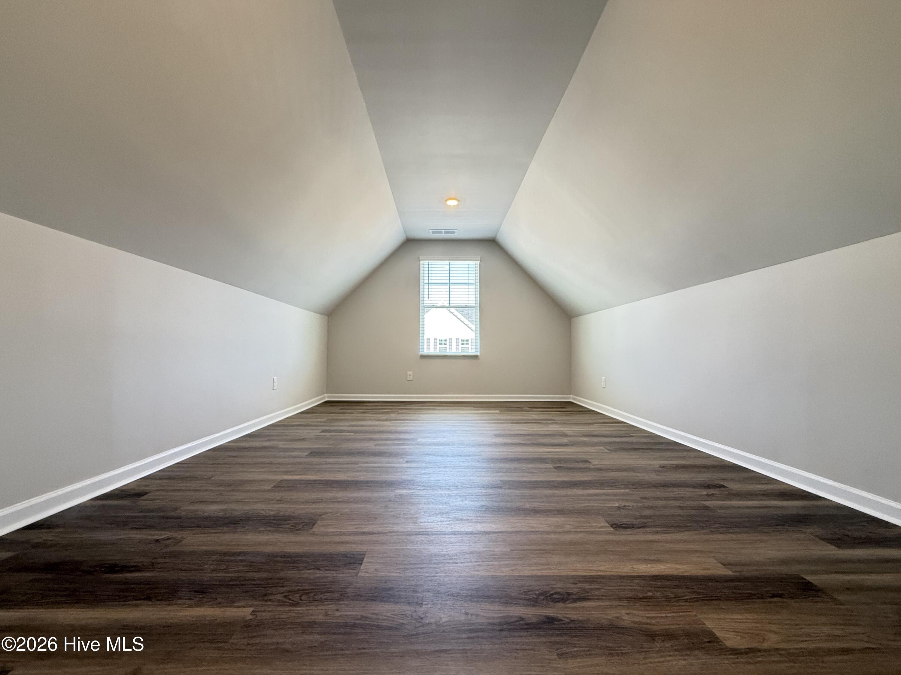 100546589 | Photo 21