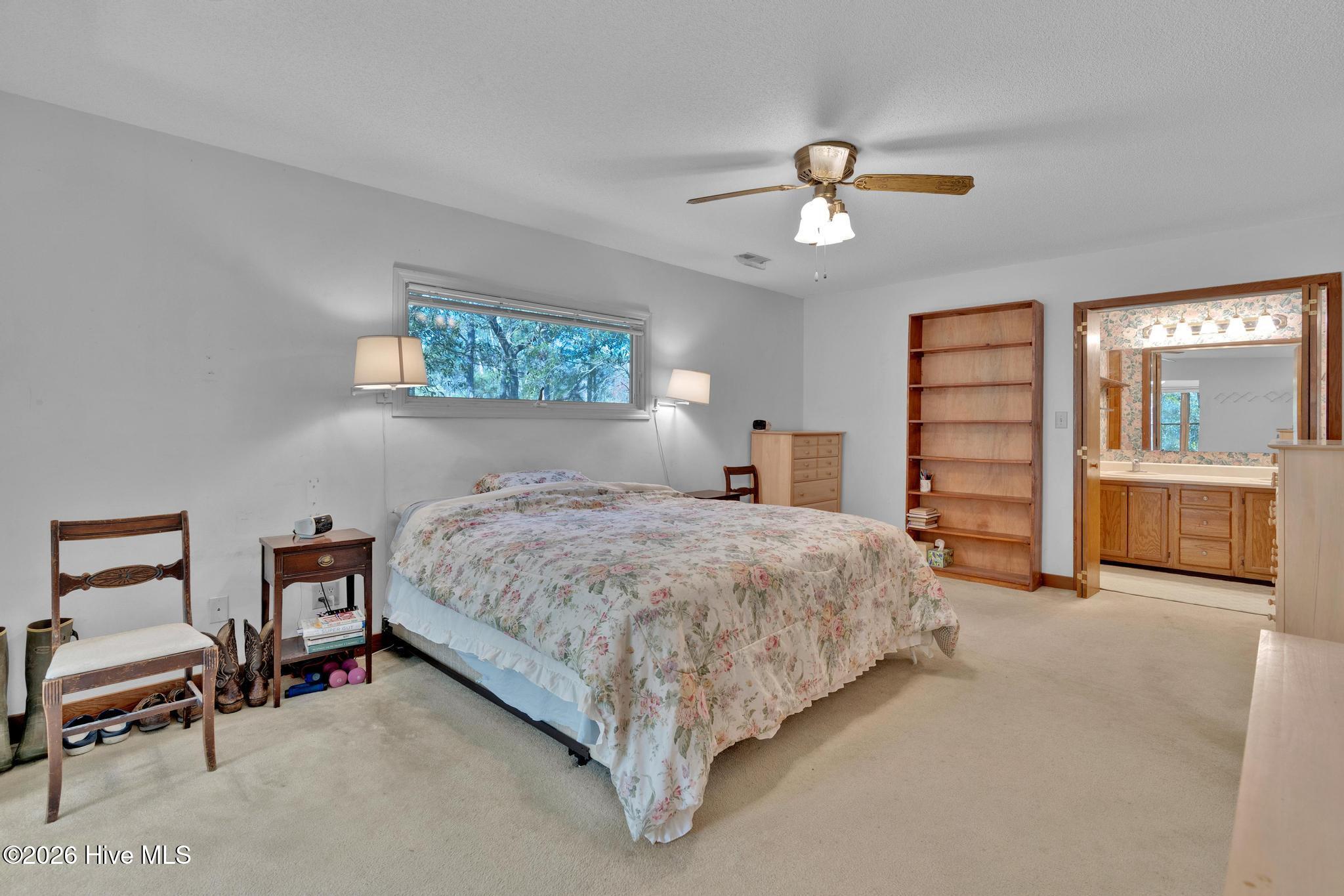 100561696 | Photo 14