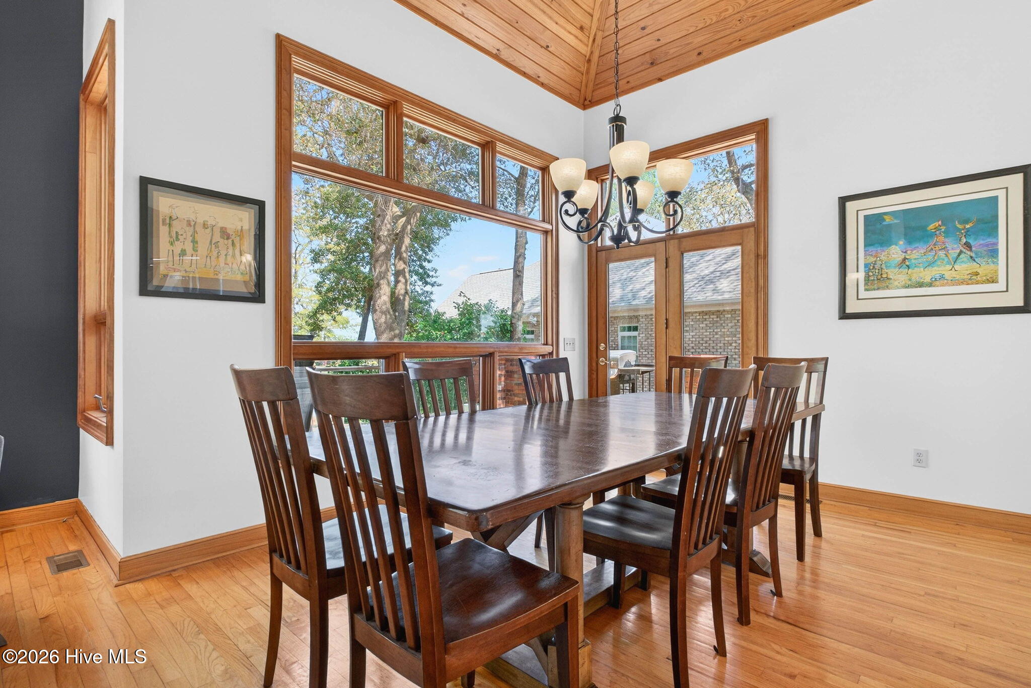 100564885 | Photo 18