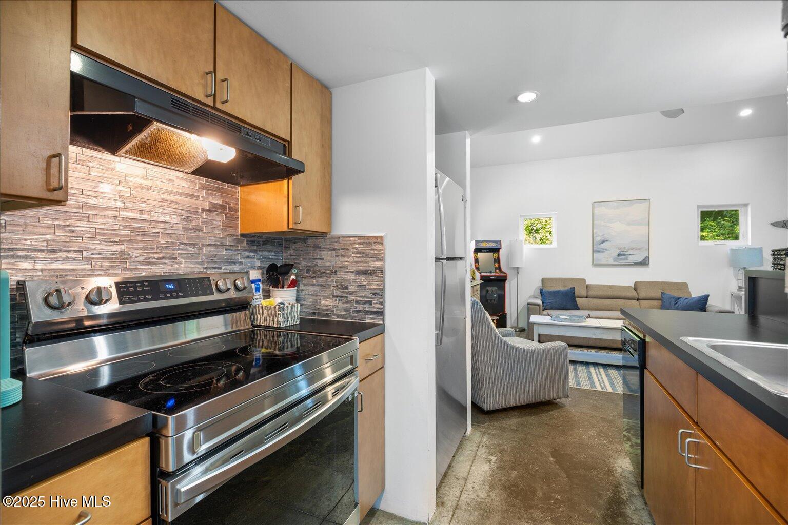 100528295 | Photo 30