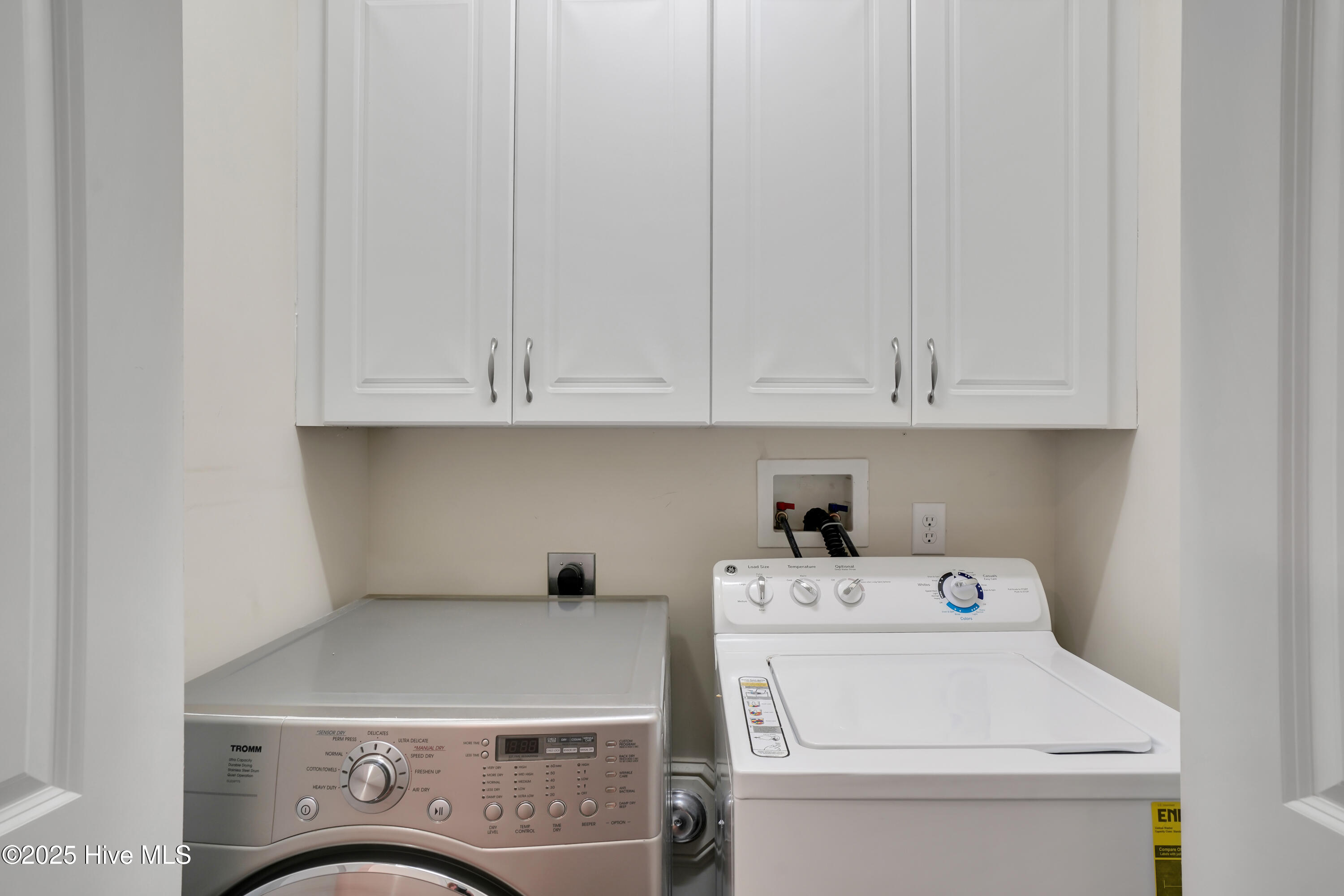 100531017 | Photo 16