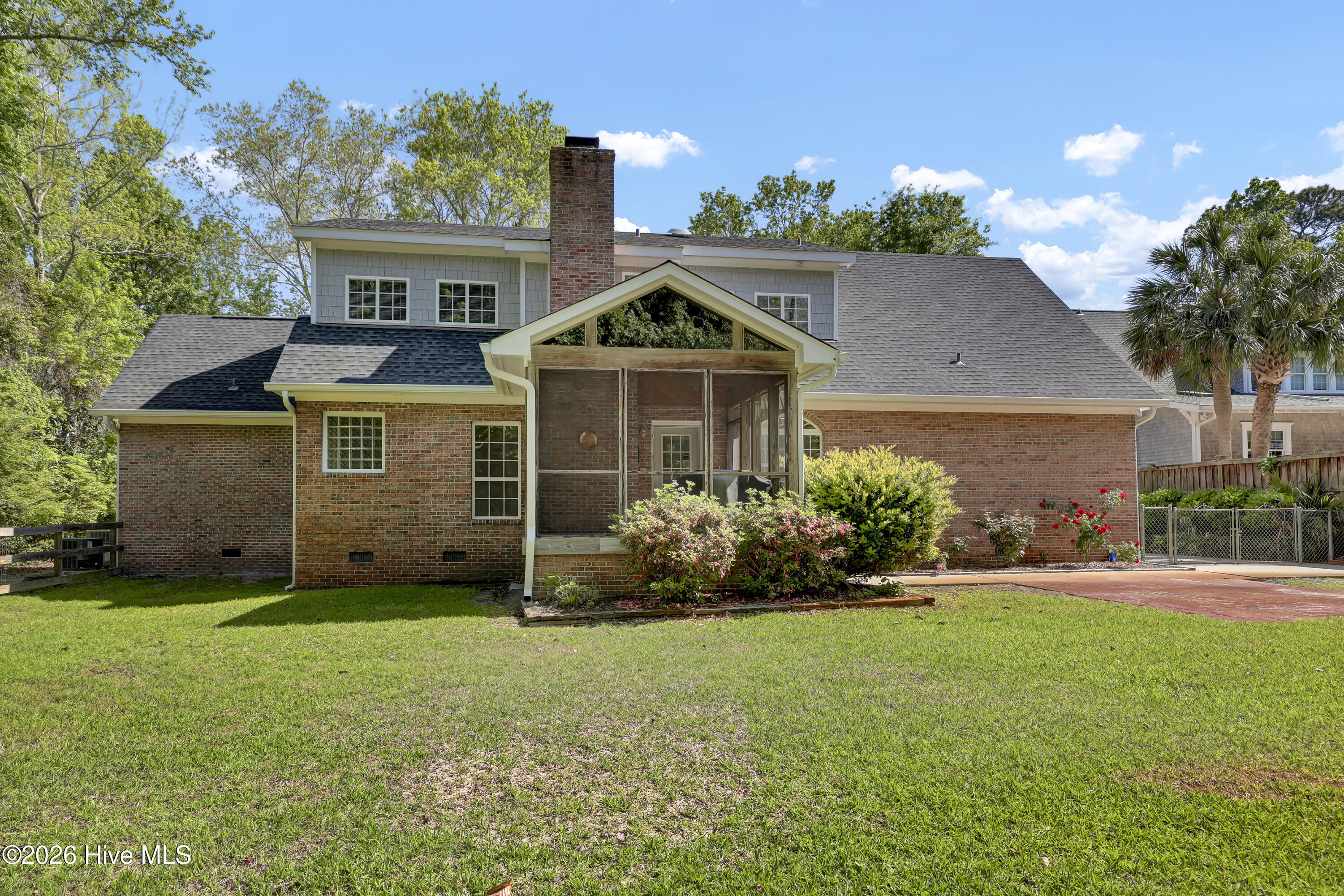 100568630 | Photo 23