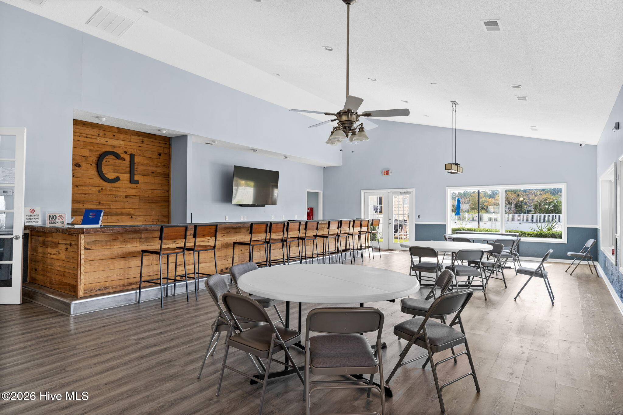 100560358 | Photo 59