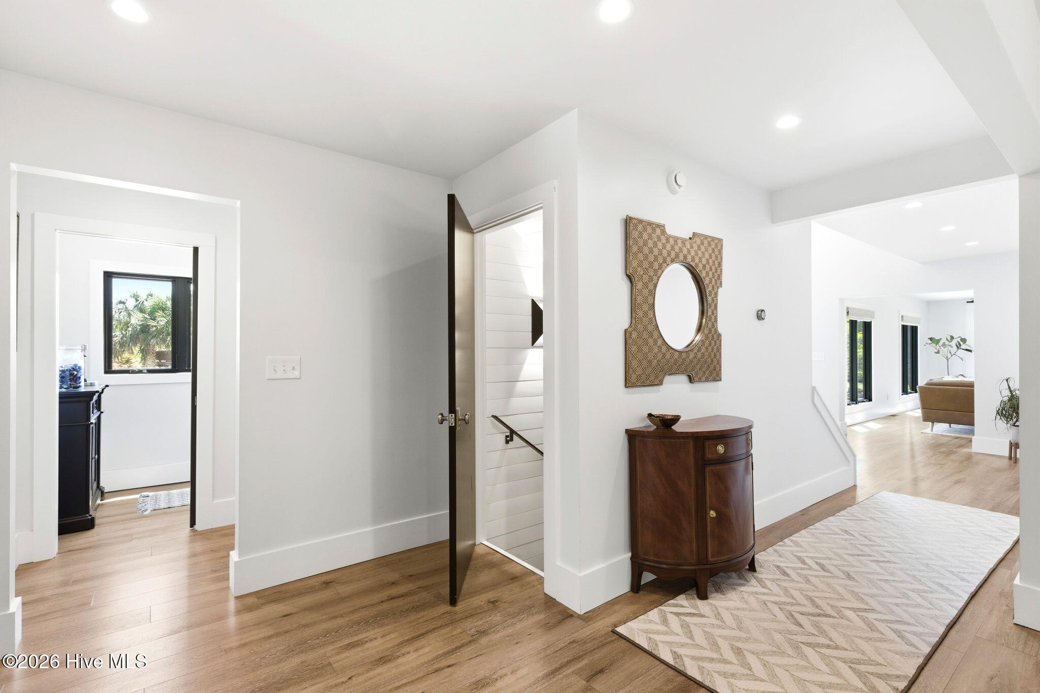 100568012 | Photo 32