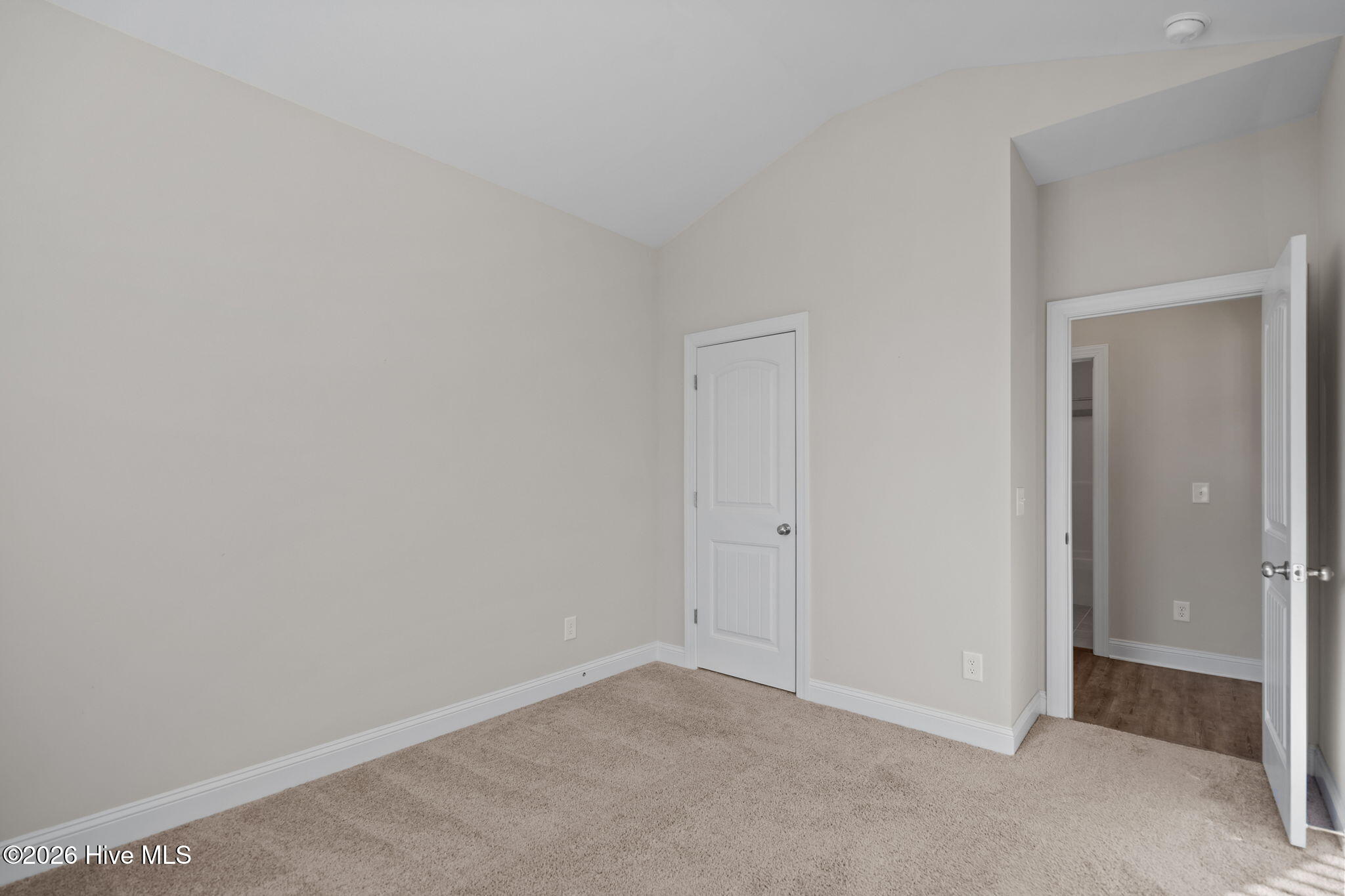 100561357 | Photo 23