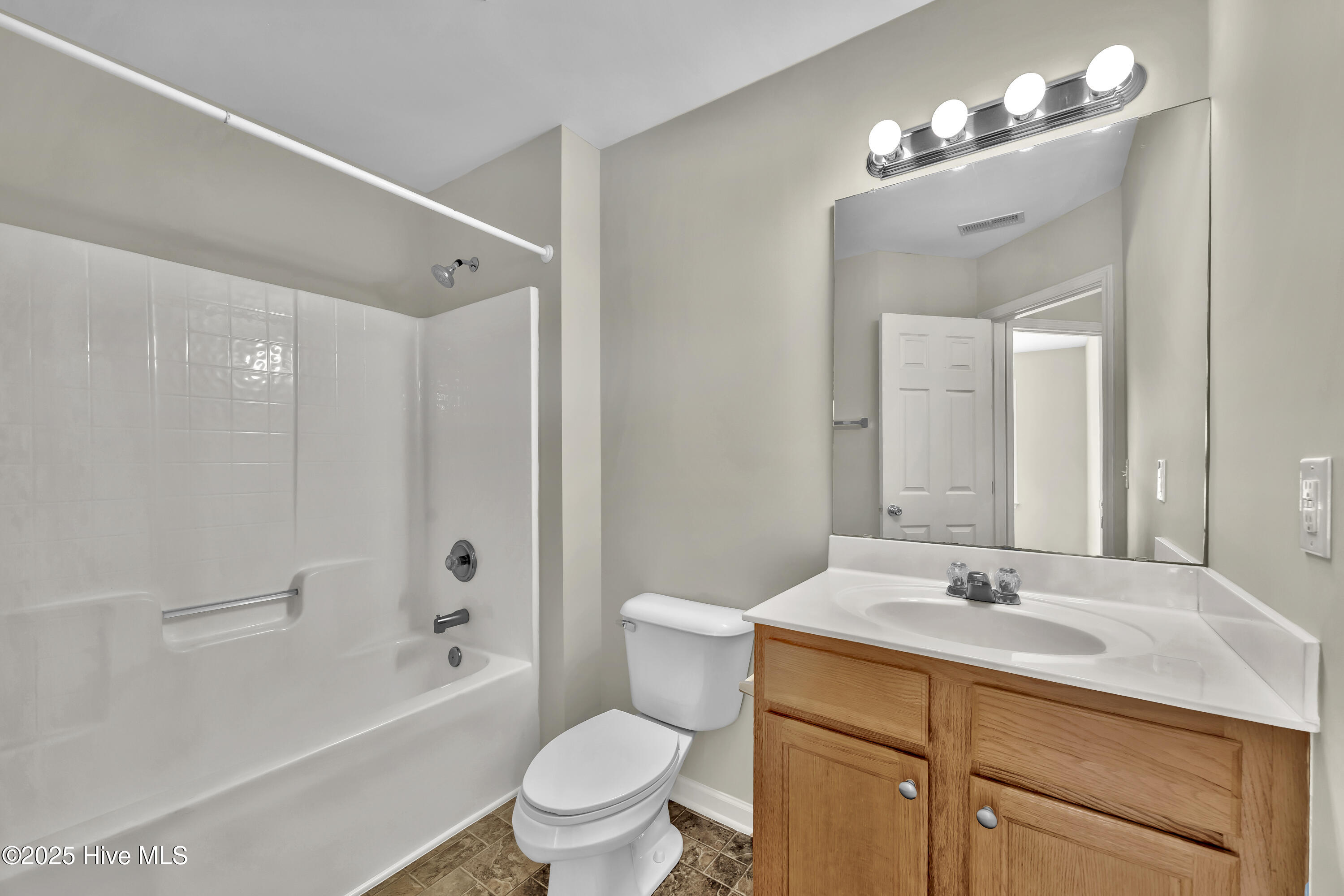 100535100 | Photo 15