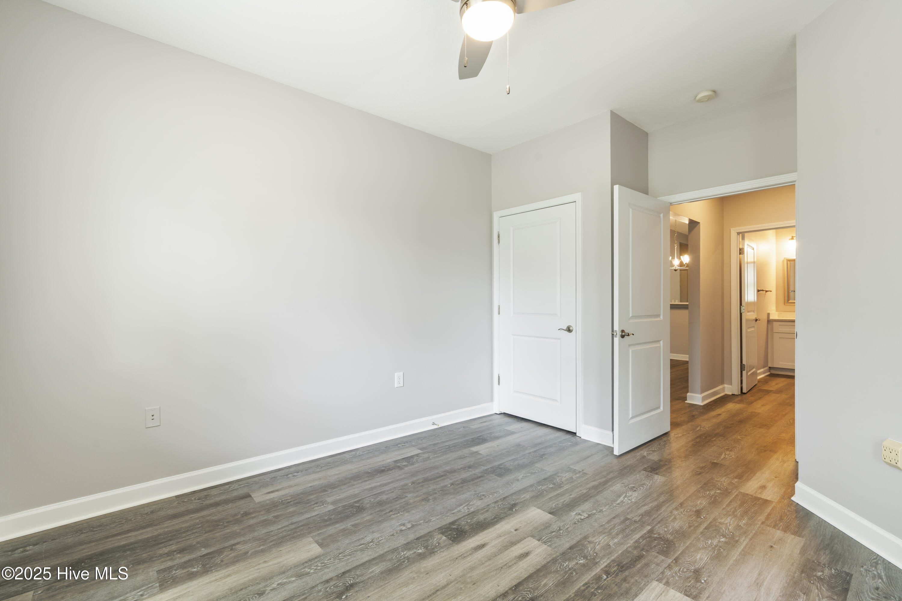 100564335 | Photo 29