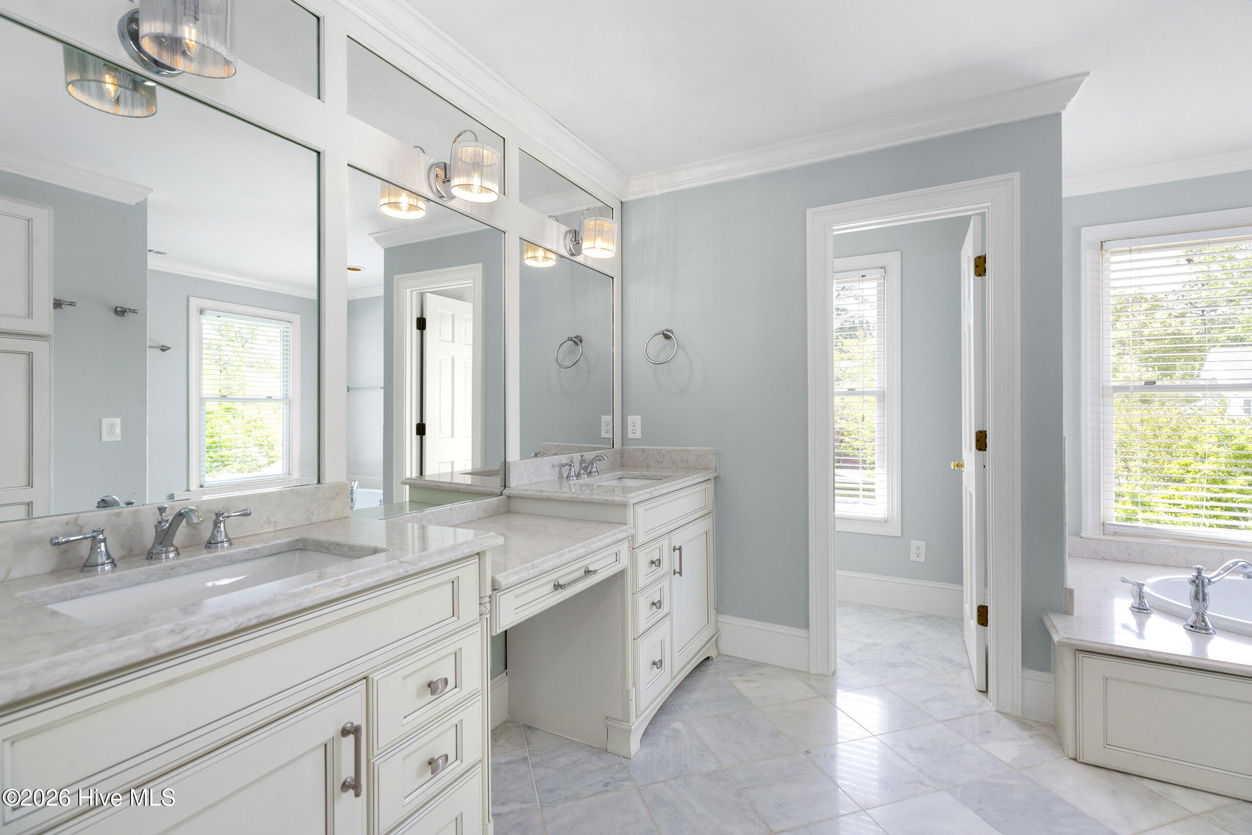 100566795 | Photo 26