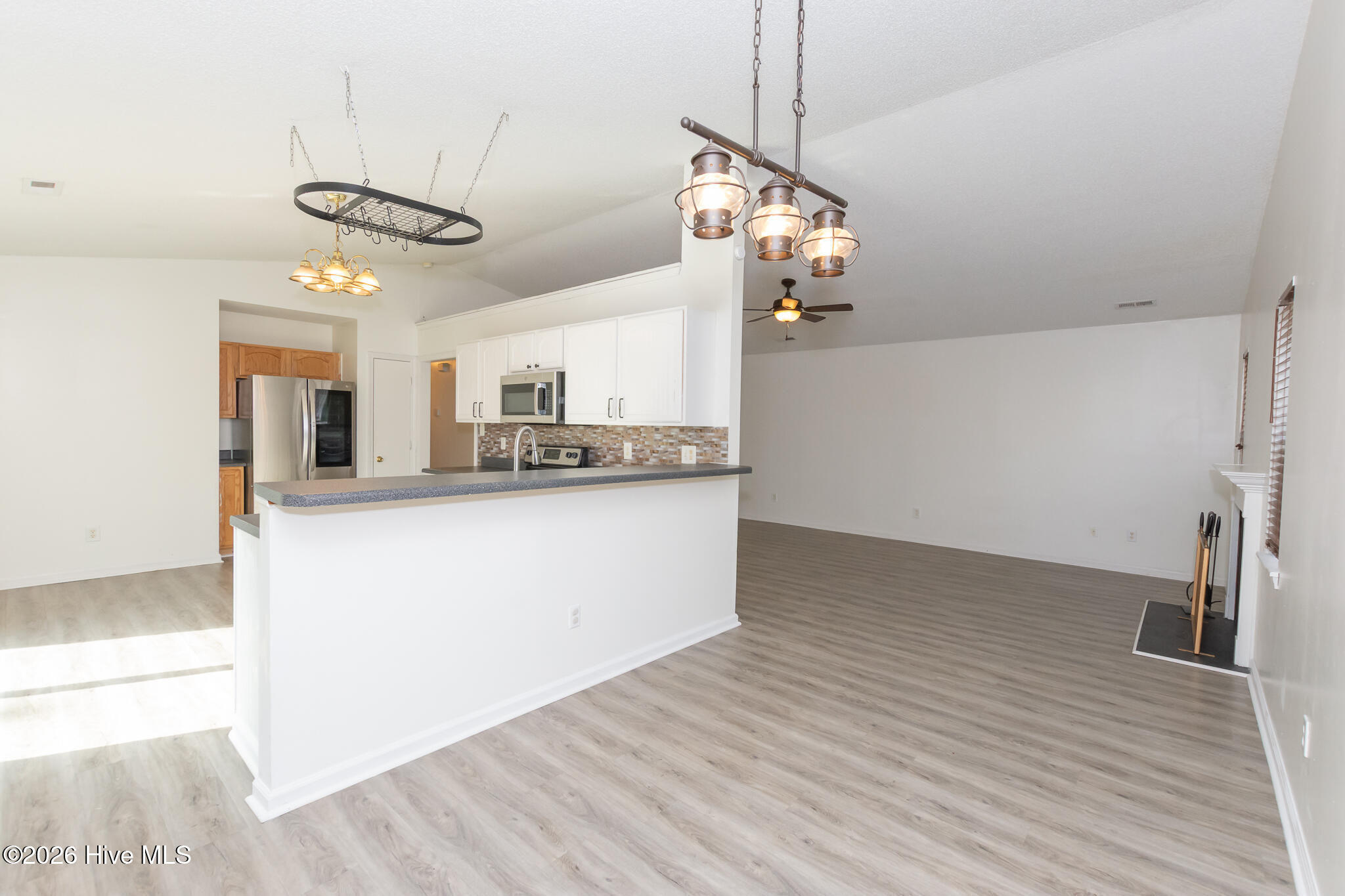 100550624 | Photo 15