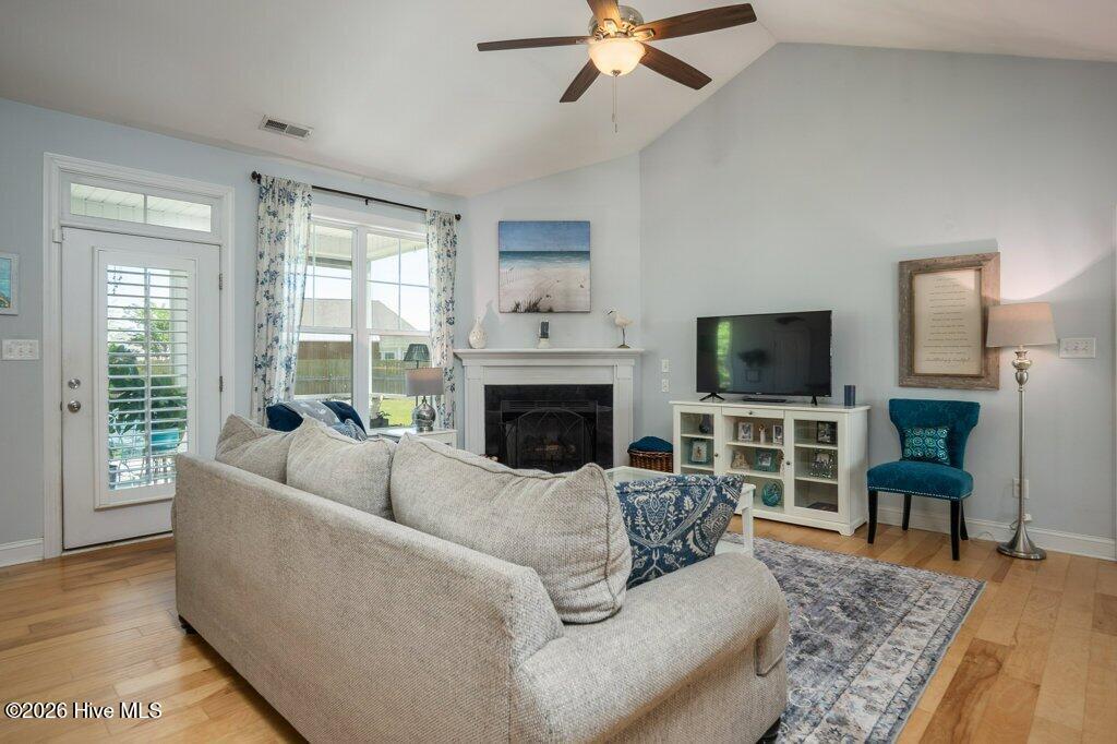 100569625 | Photo 16