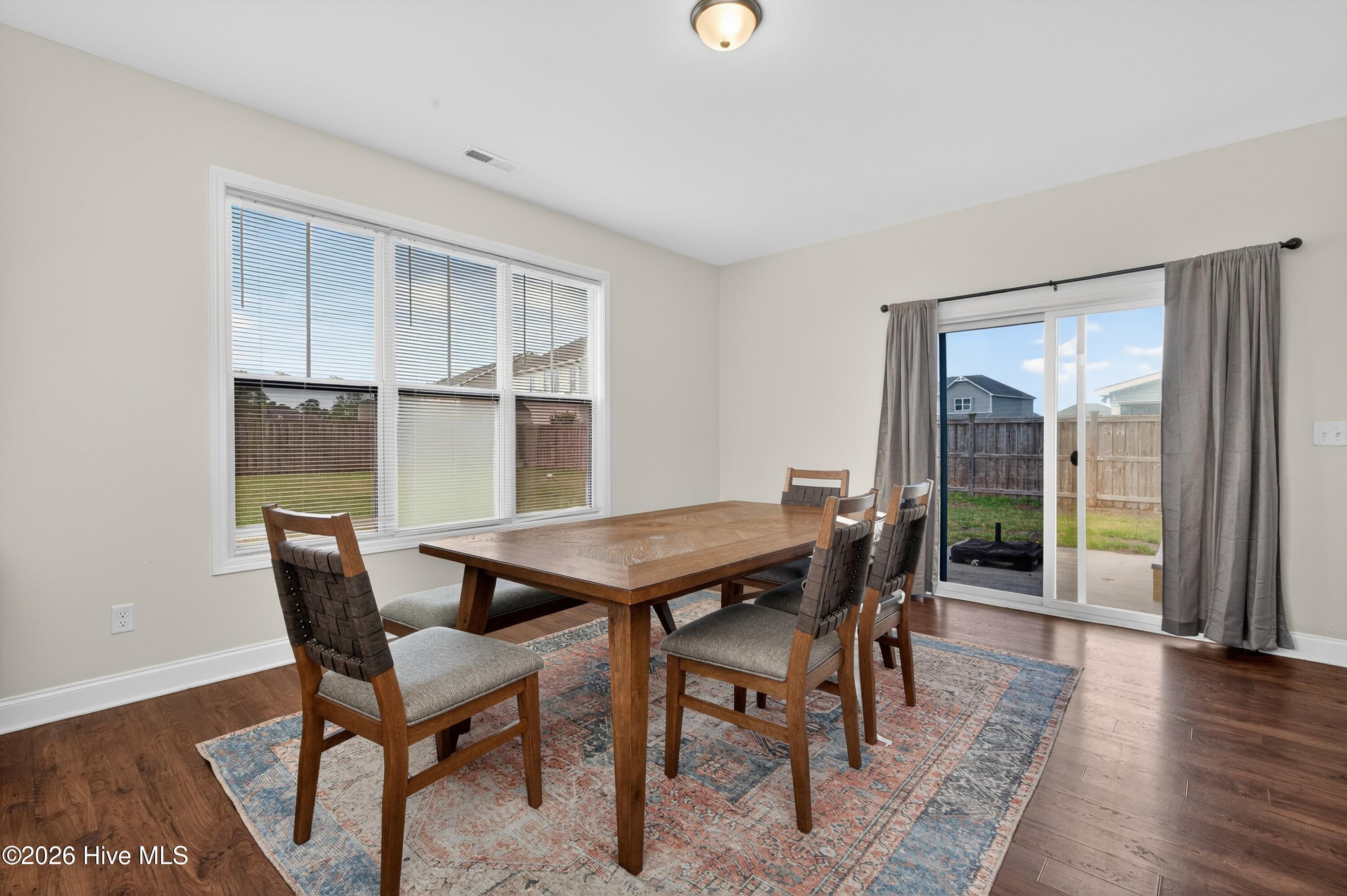 100565414 | Photo 21