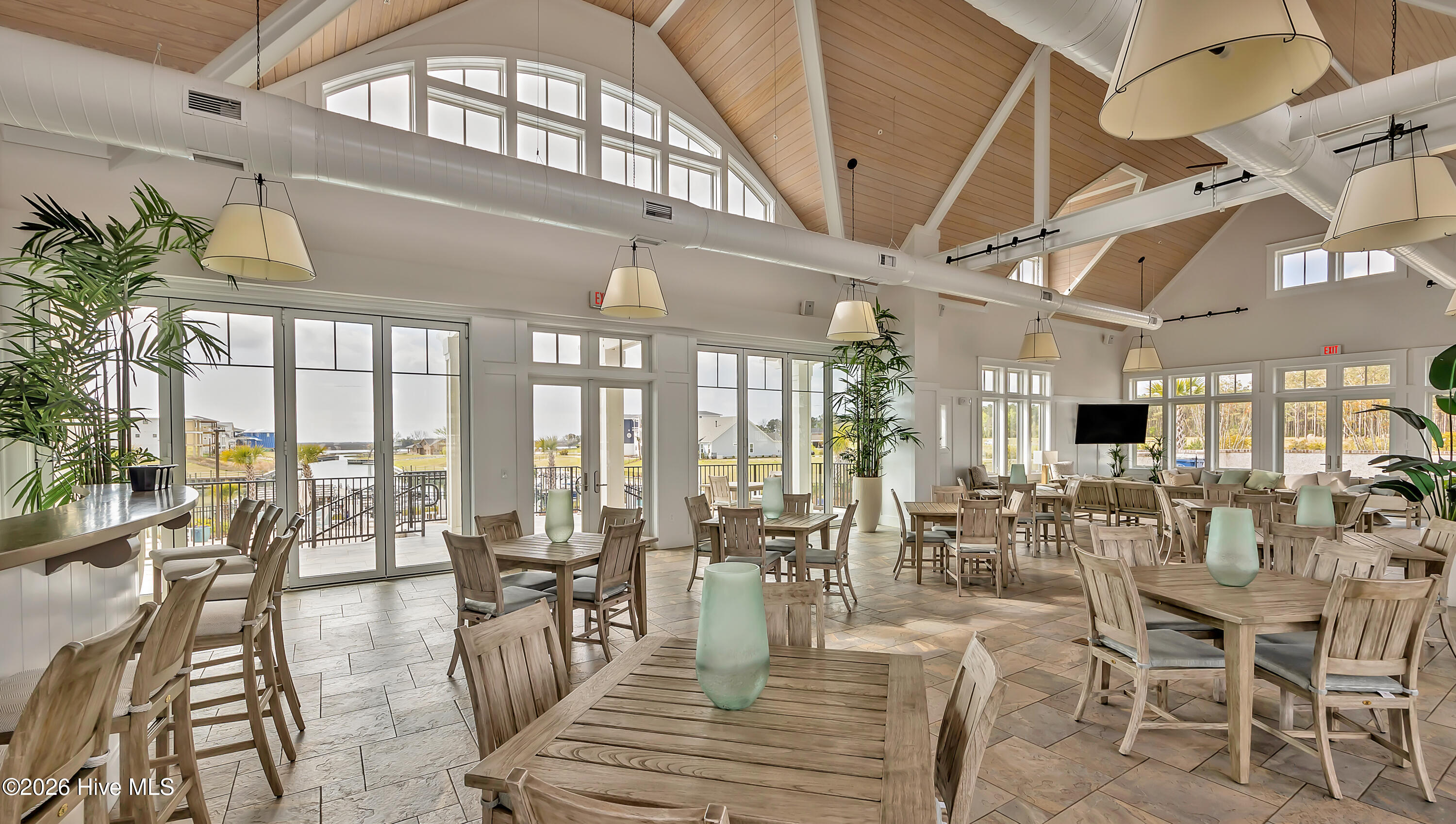 100560278 | Photo 43