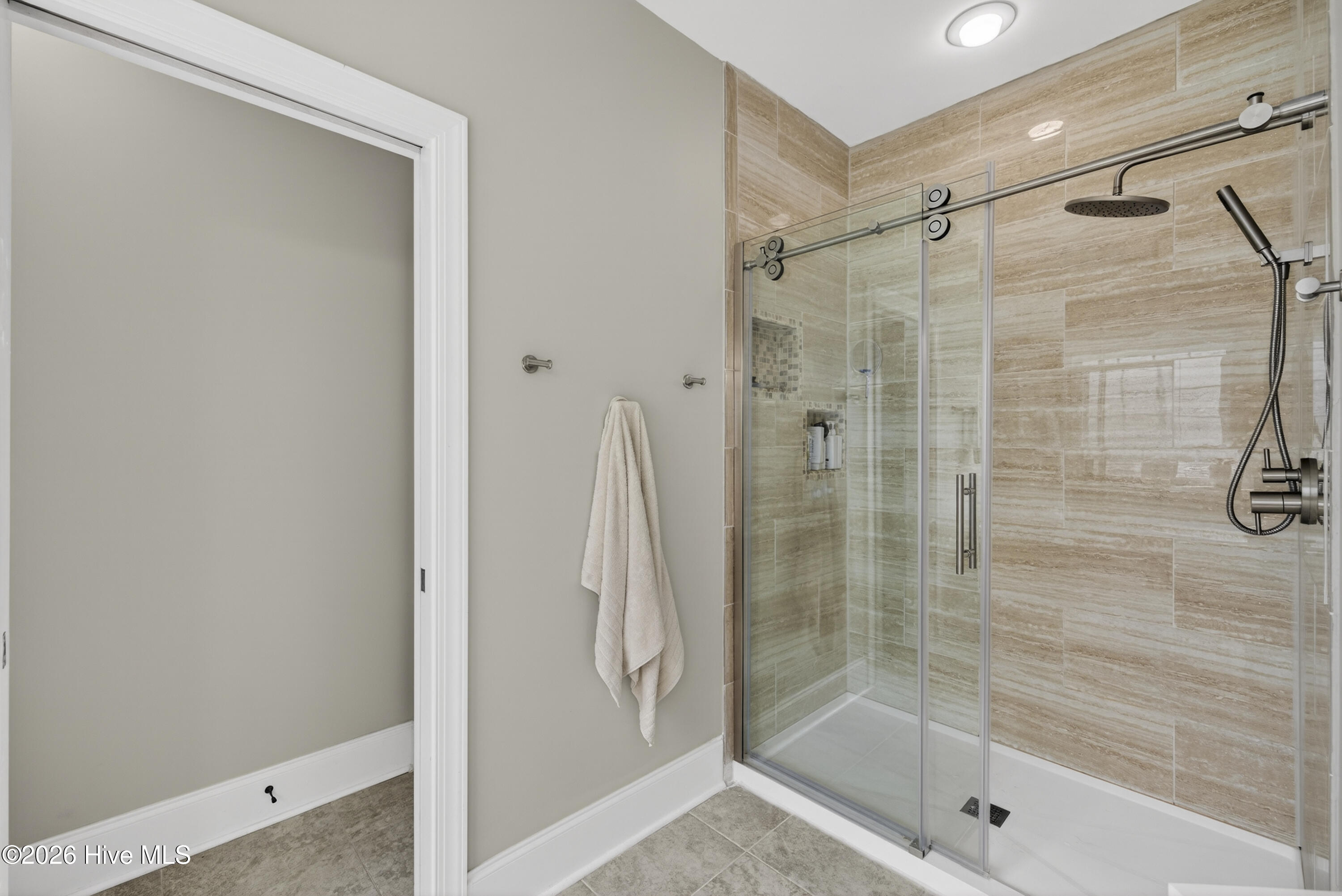 100562294 | Photo 26