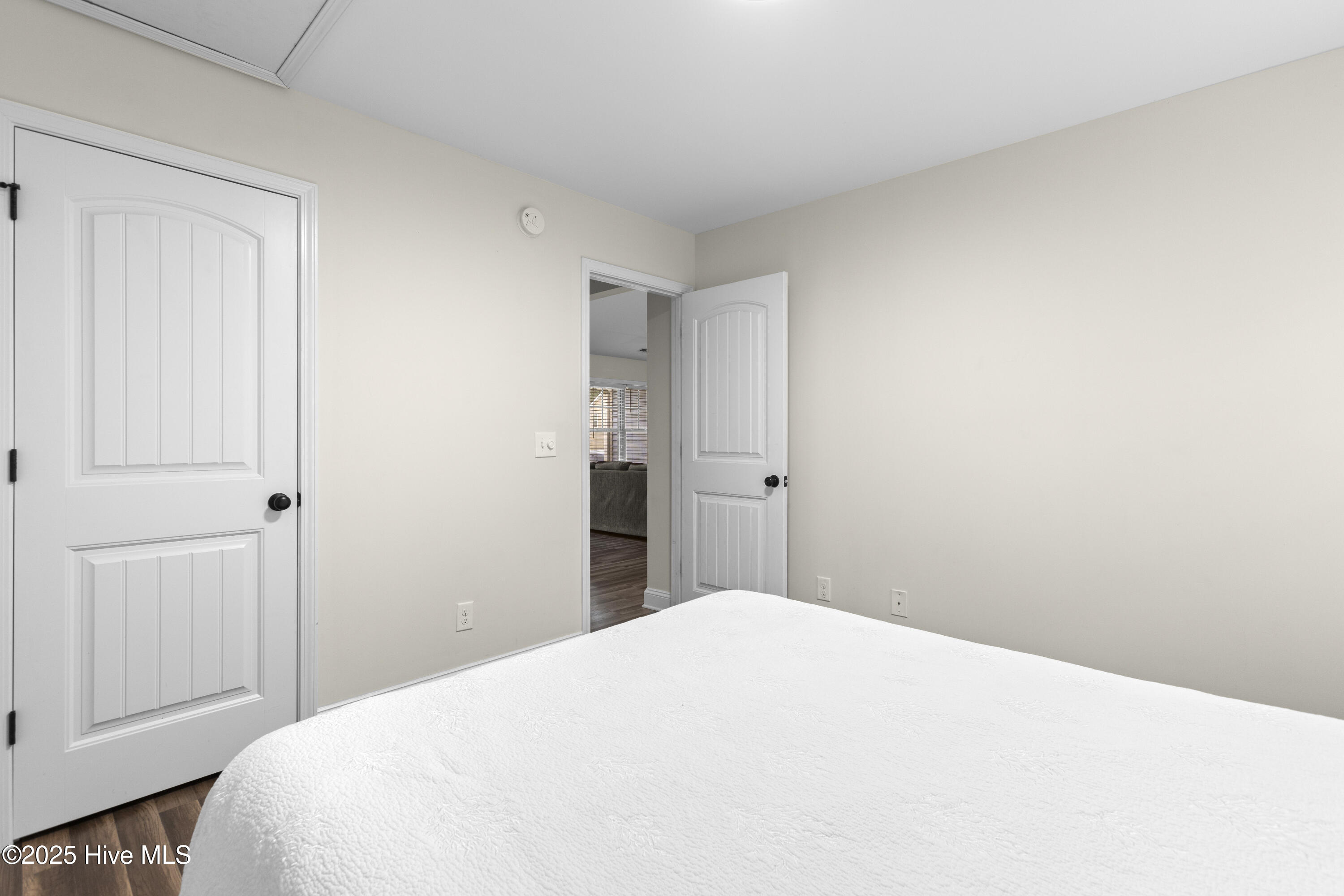 100567808 | Photo 17