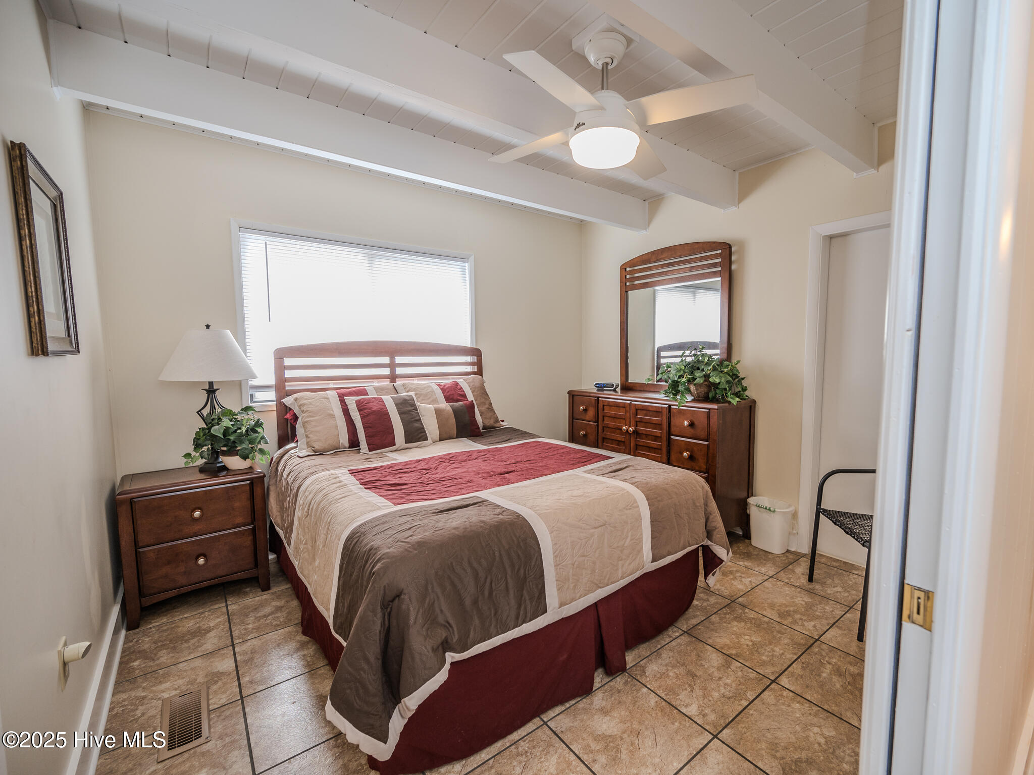 100560195 | Photo 27