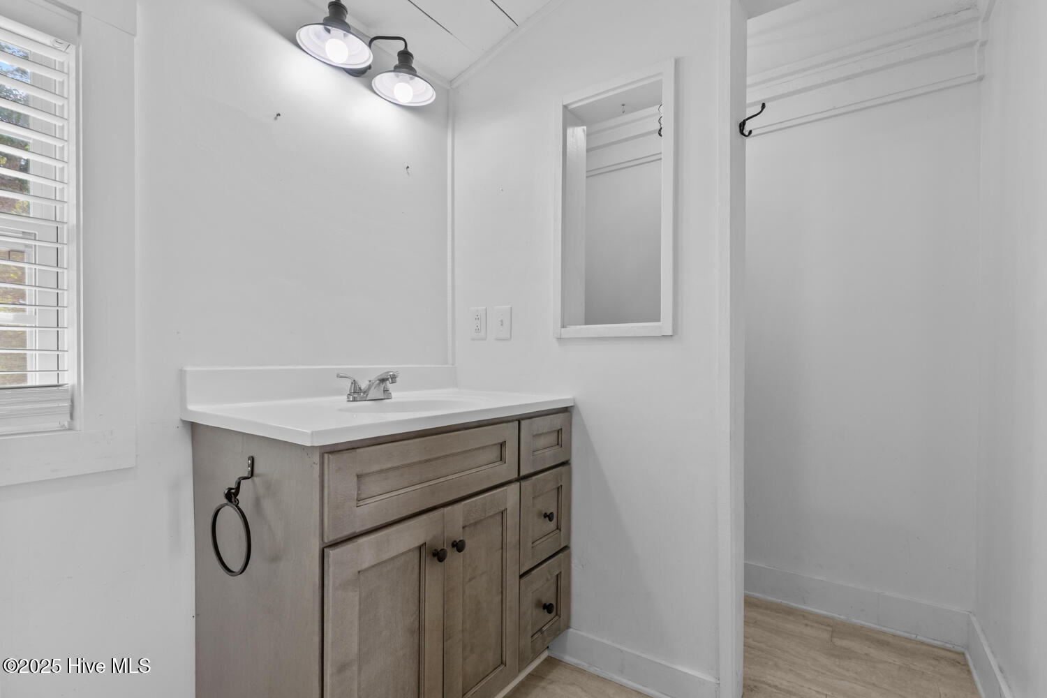 100520371 | Photo 16