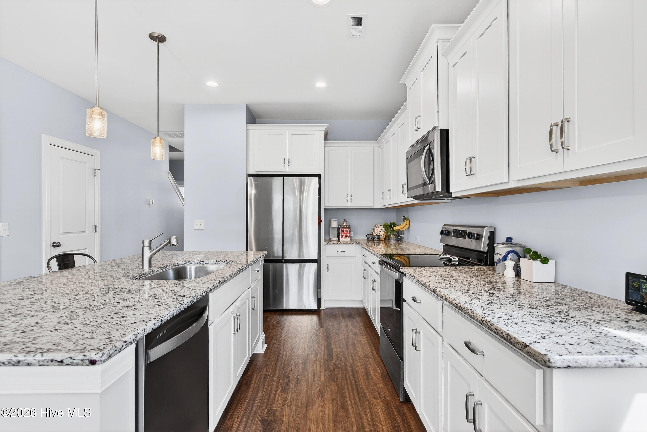 100563348 | Photo 12