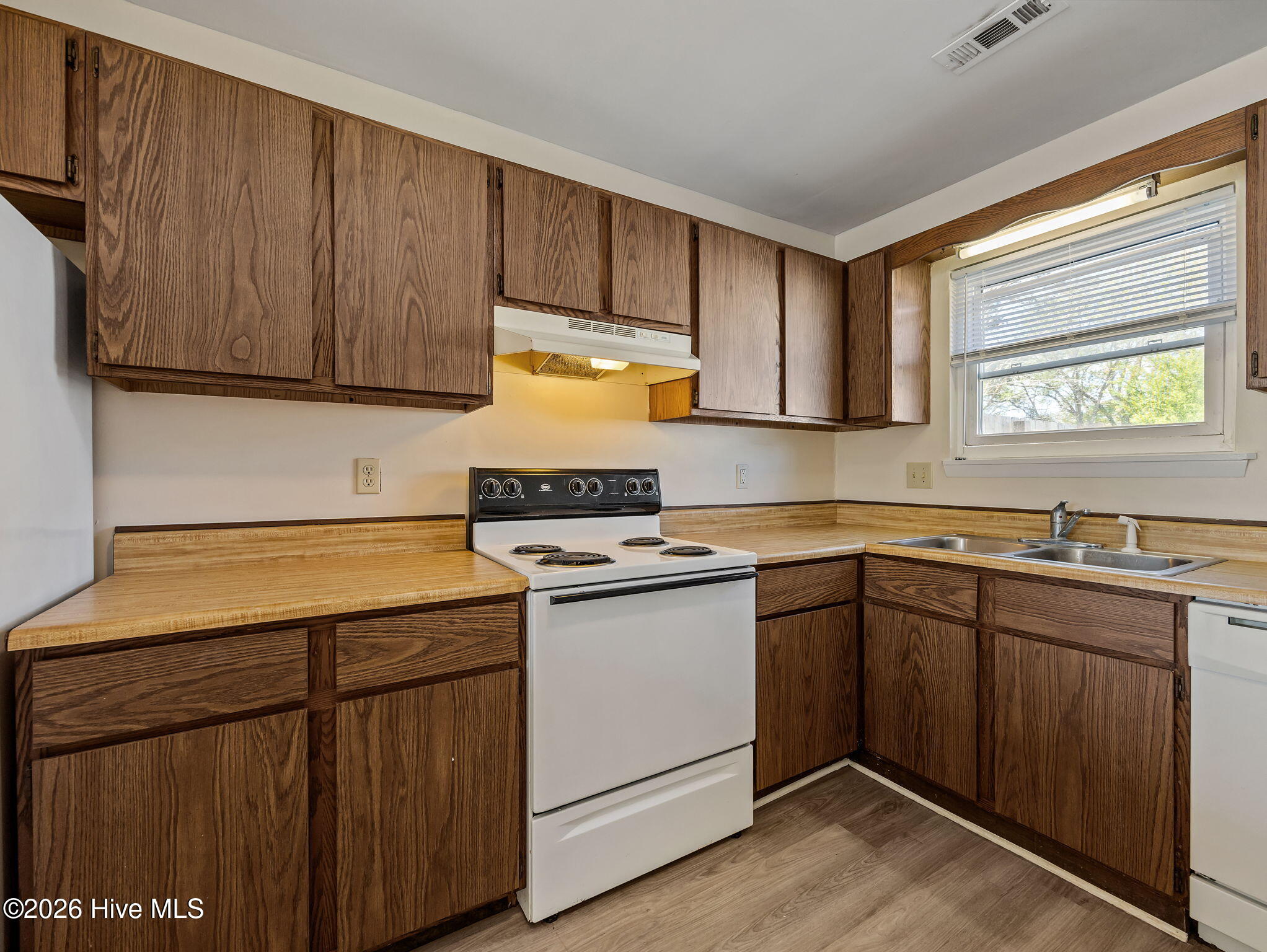 100565385 | Photo 11