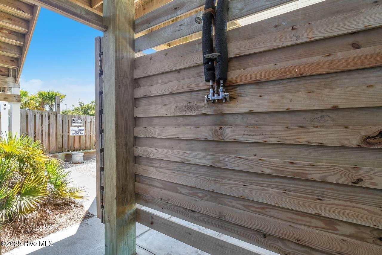 100543948 | Photo 64