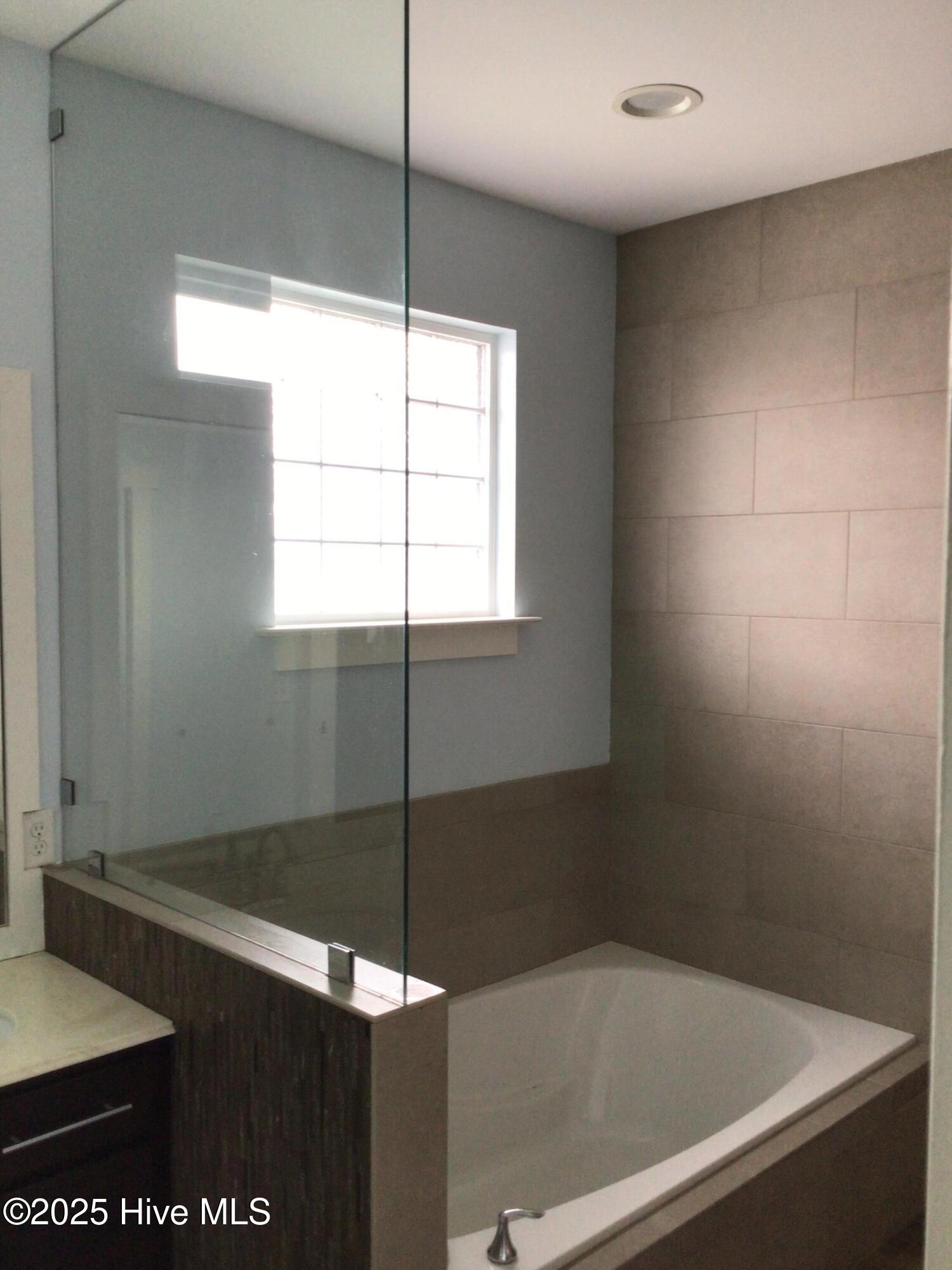 100508698 | Photo 20