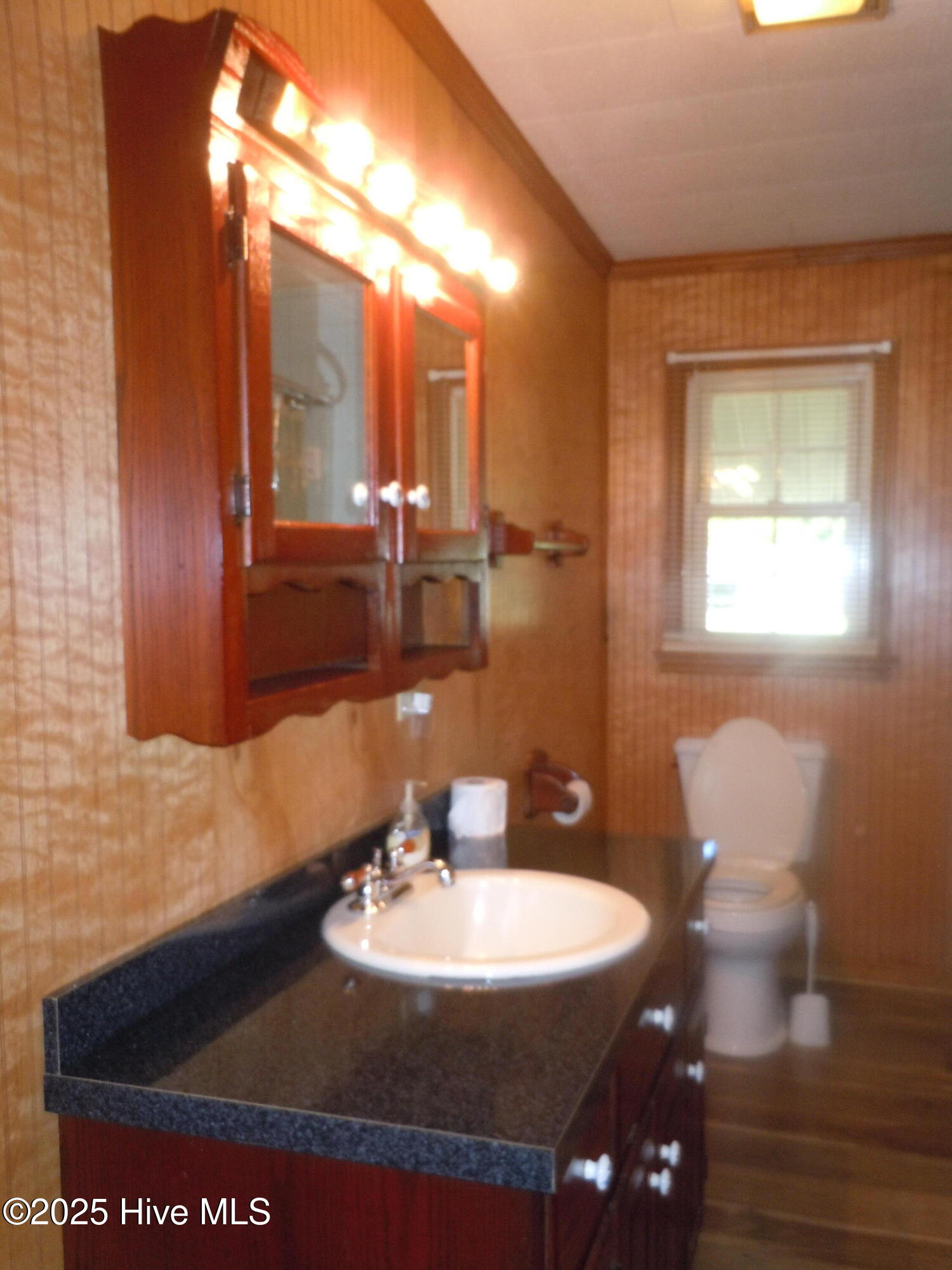 100528671 | Photo 45