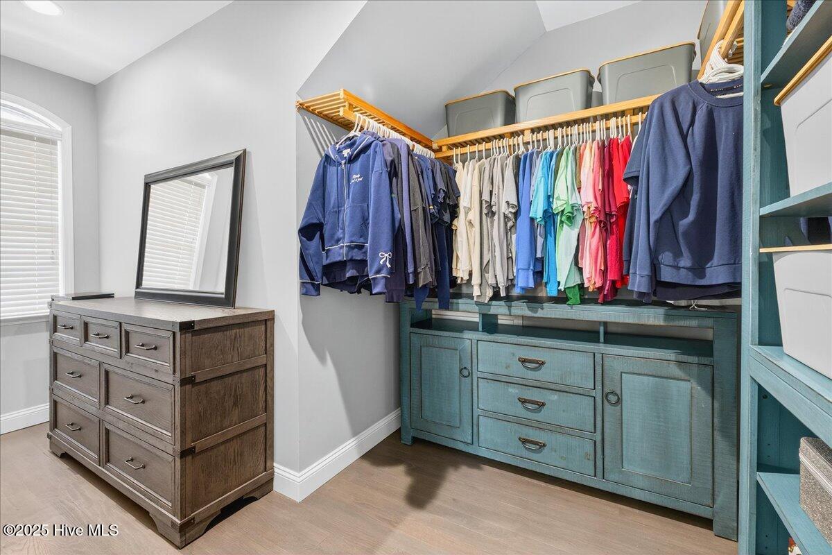 100530632 | Photo 51