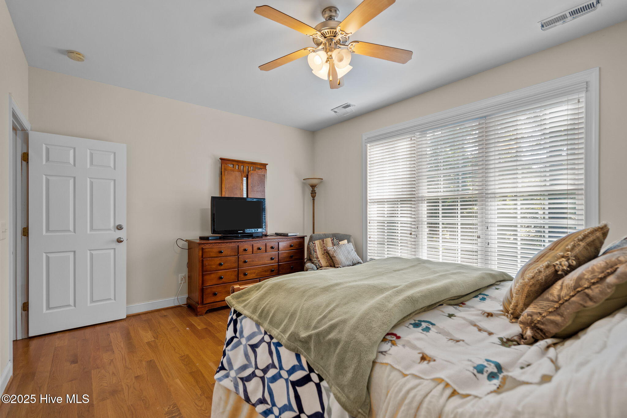 100532156 | Photo 24