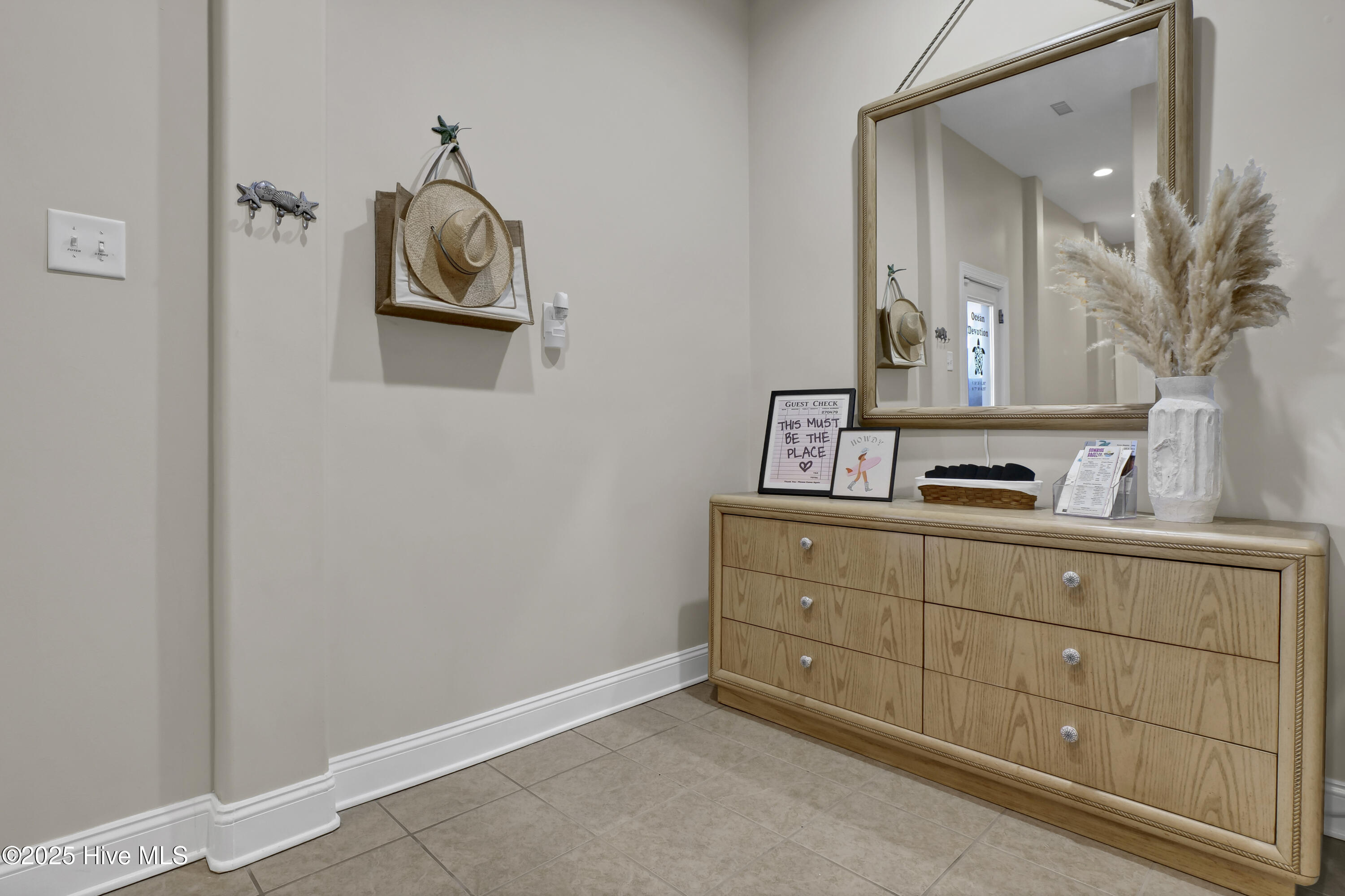 100535272 | Photo 17